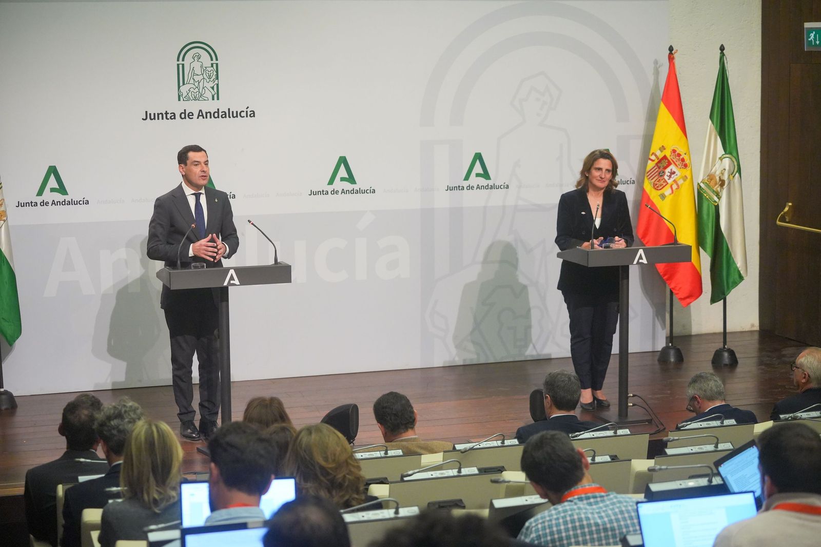 Juanma Moreno y Teresa Ribera