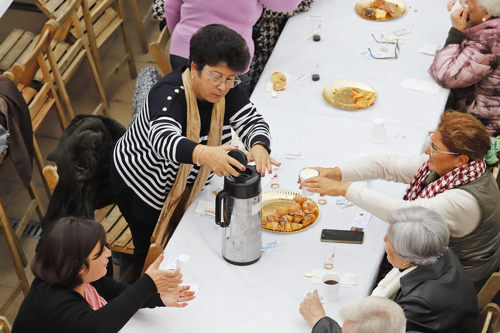 Imágenes de la zambomba en la Hermandad de Emigrantes