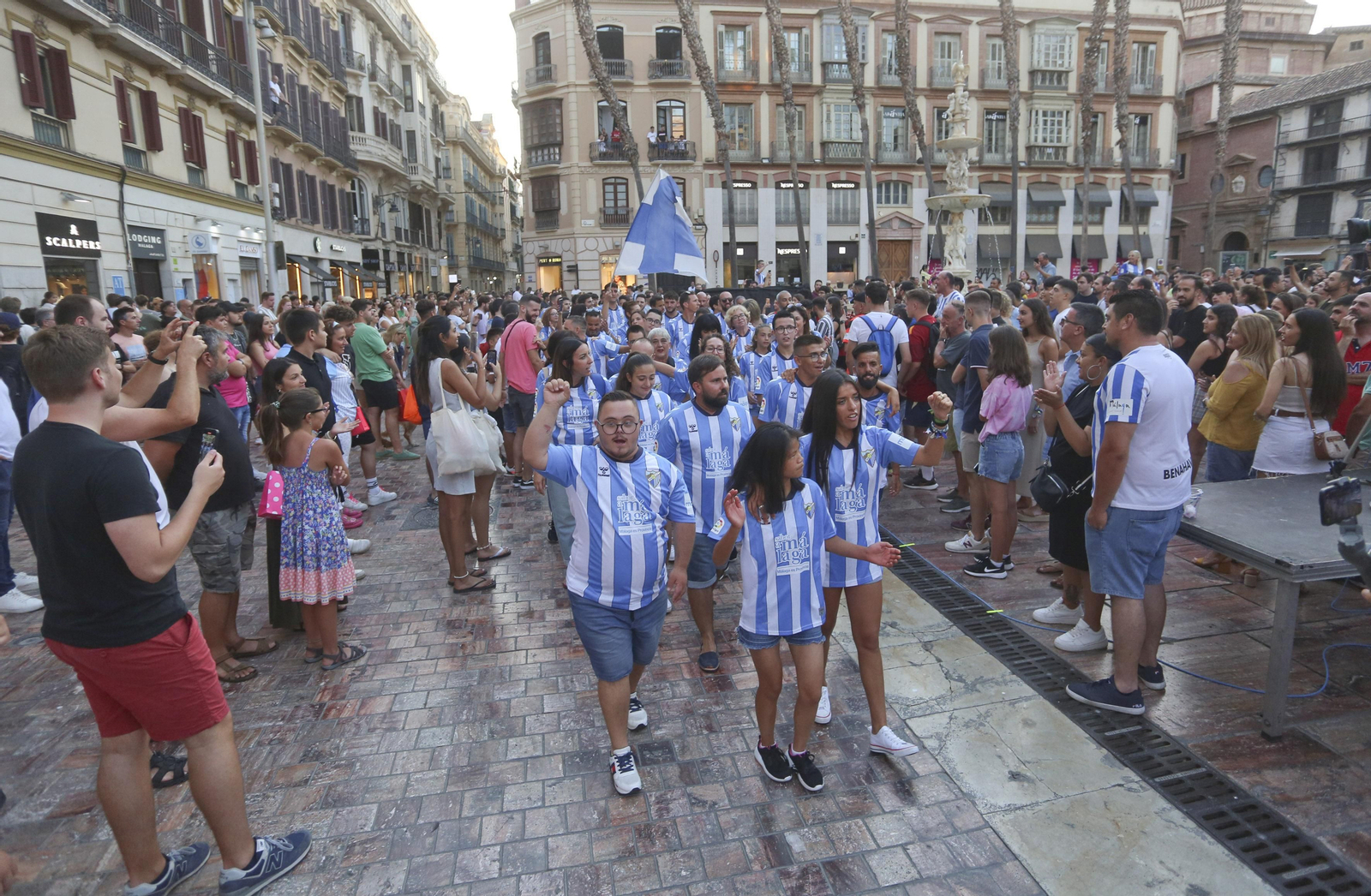 Las camisetas del Málaga CF toman el centro de la ciudad Las camisetas del Málaga CF toman el centro de la ciudad