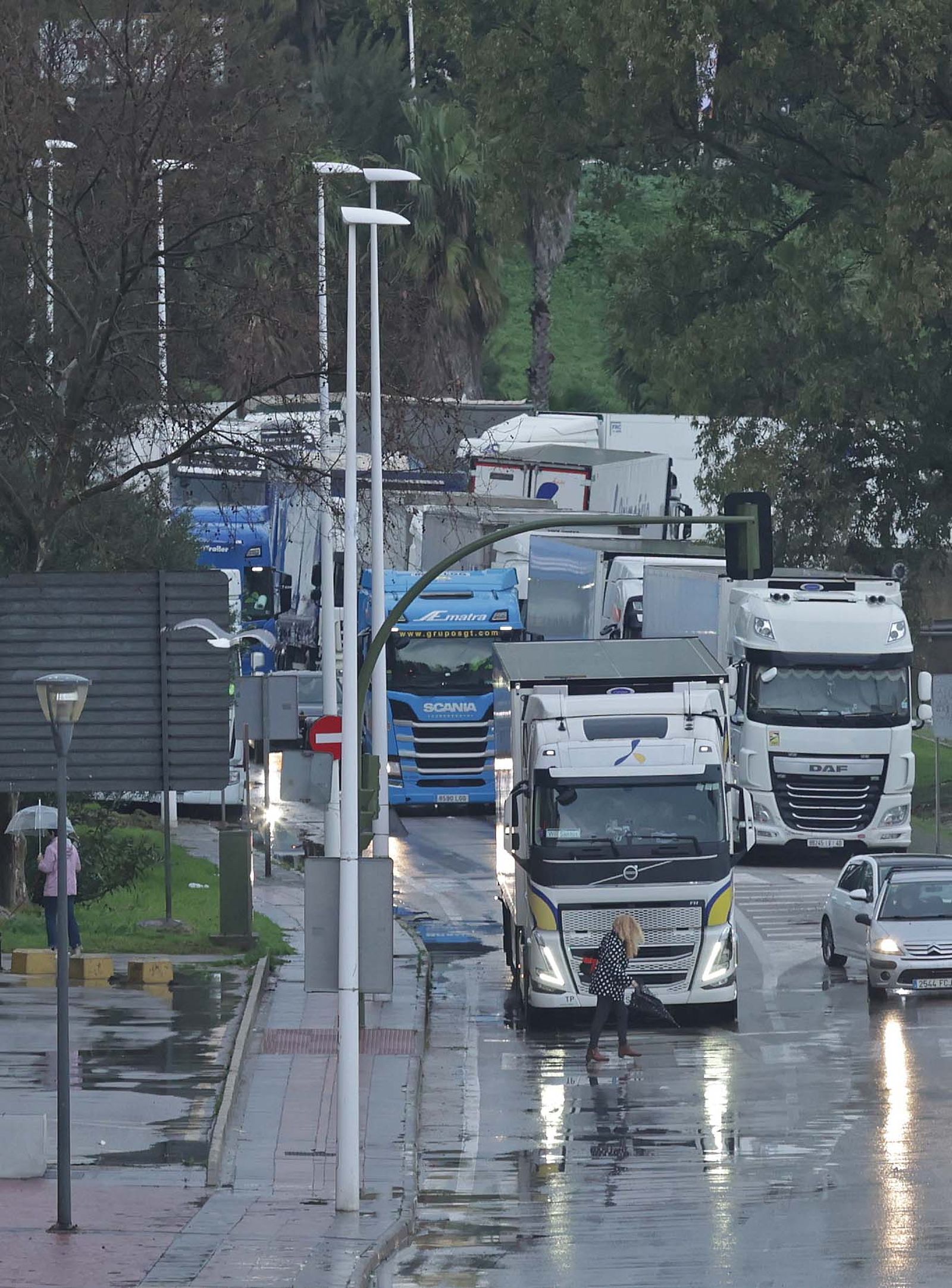 Fotos de los camiones retenidos en Algeciras