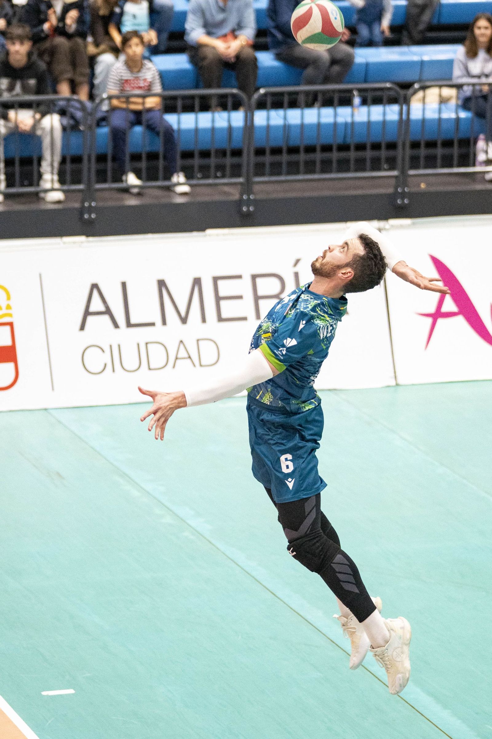 Las imágenes del partido entre Unicaja Costa de Almería y Pamesa Teruel de Superliga de voleibol