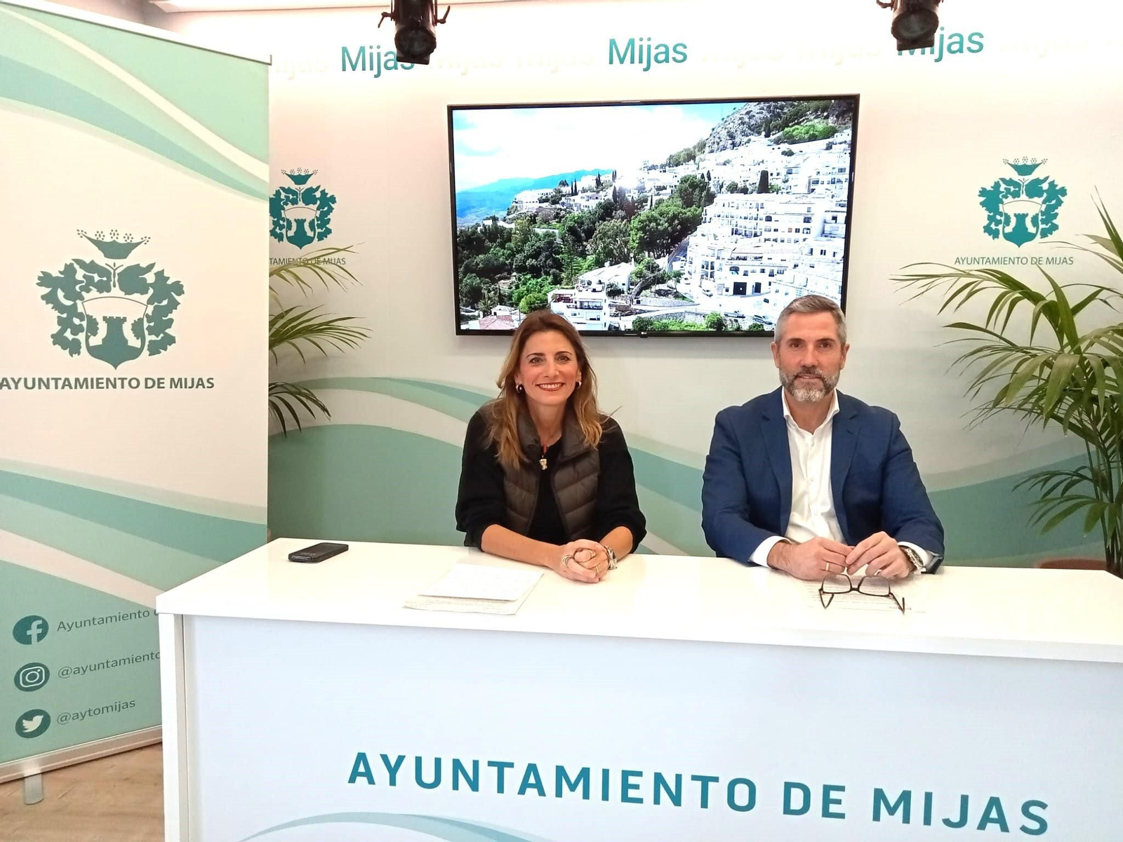 La alcaldesa, Ana Mata, y el concejal de Promoción Turística, Juan Carlos Maldonado.