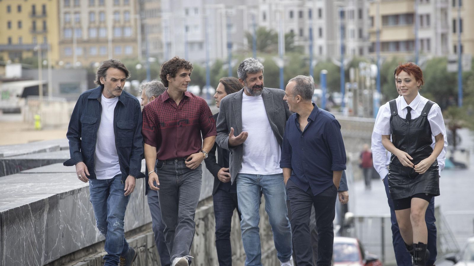 El equipo de 'Modelo 77', este viernes en Donostia.