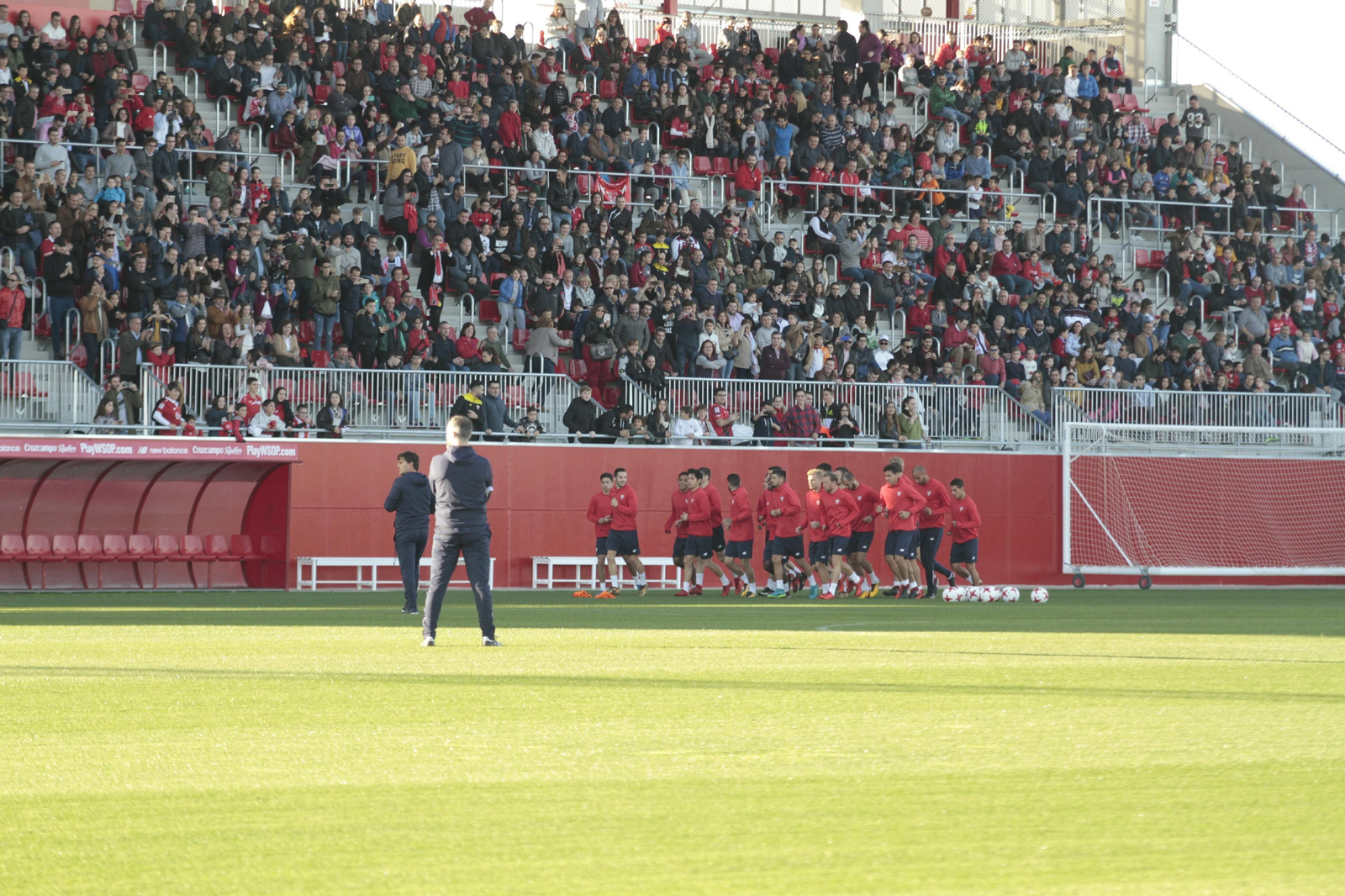 El entrenamiento del Sevilla a puerta abierta