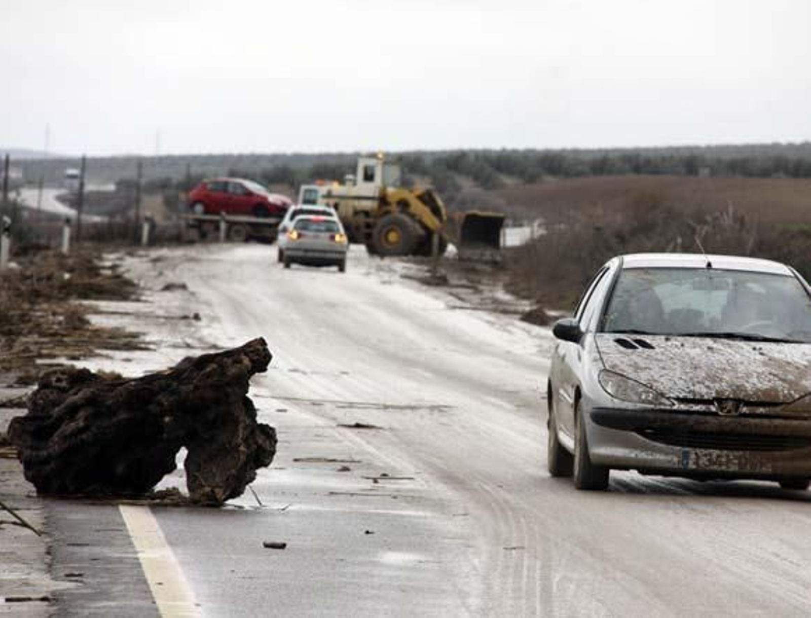La caída de más de 100 litros de agua provoca cuantiosos daños en Santaella