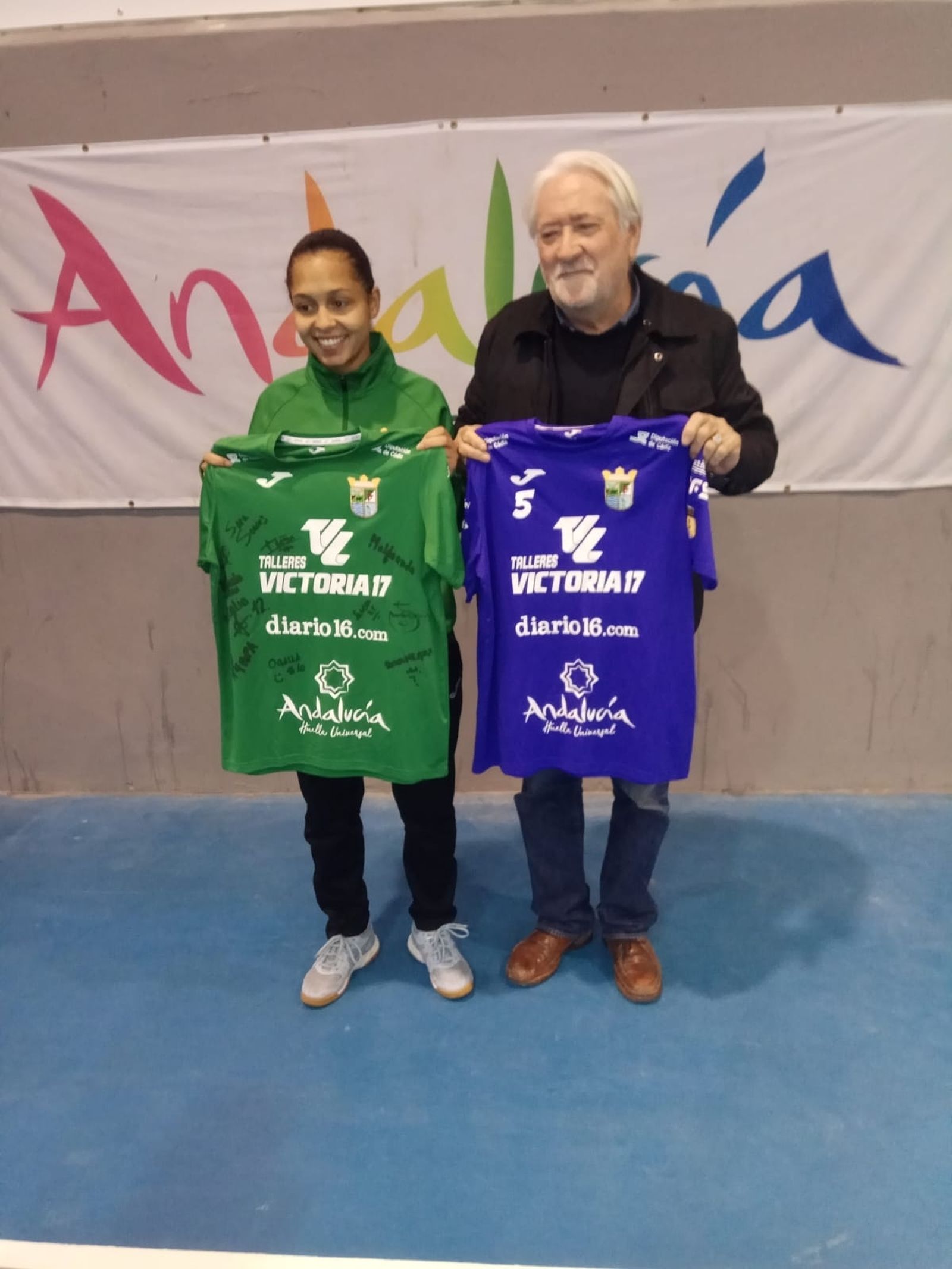 Fernanda, junto a Luis Delgado, presidente del Guadalcacín FSF