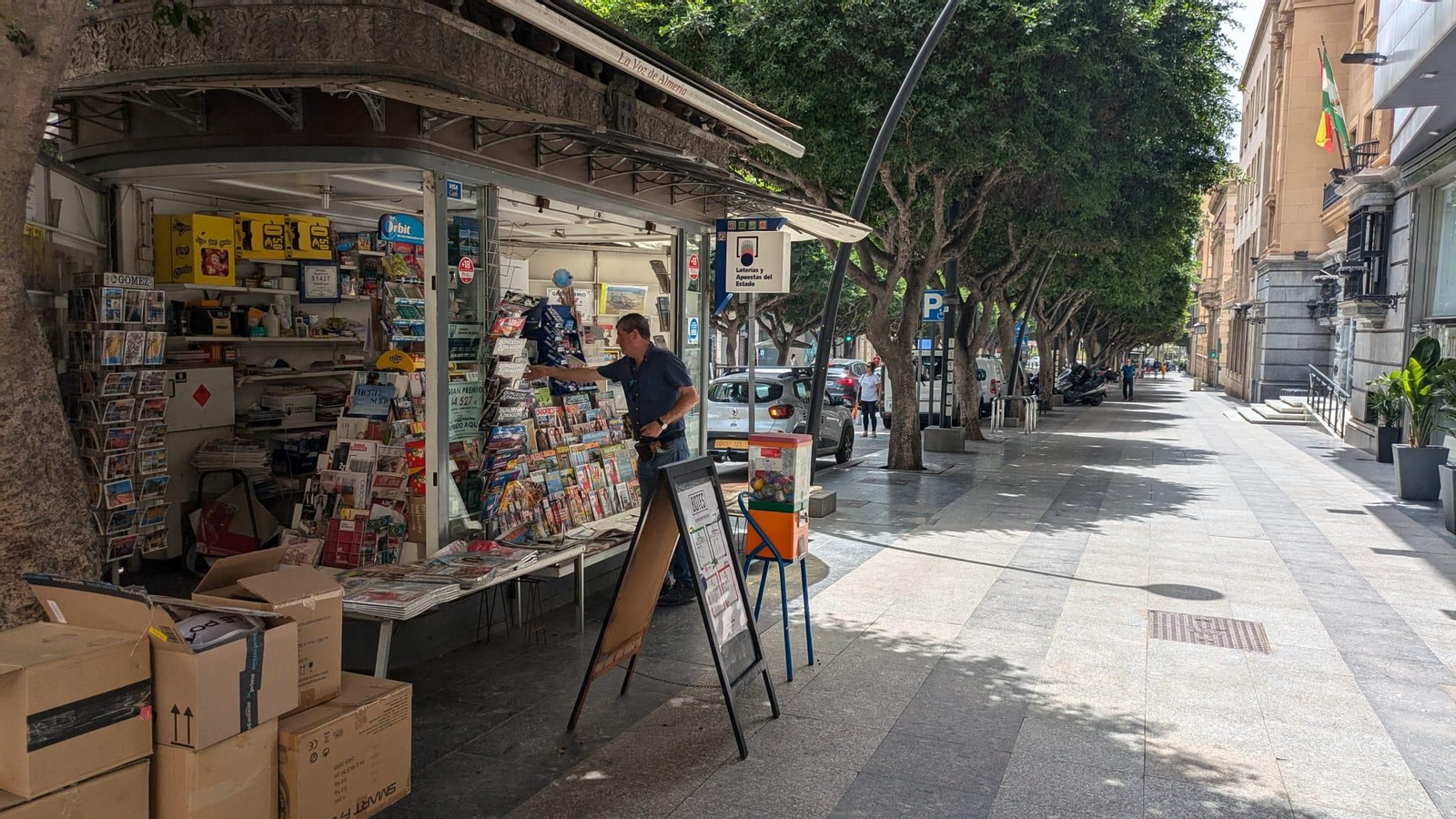 Este quiosco del Paseo de Almería sigue vendiendo prensa Este quiosco del Paseo de Almería sigue vendiendo prensa