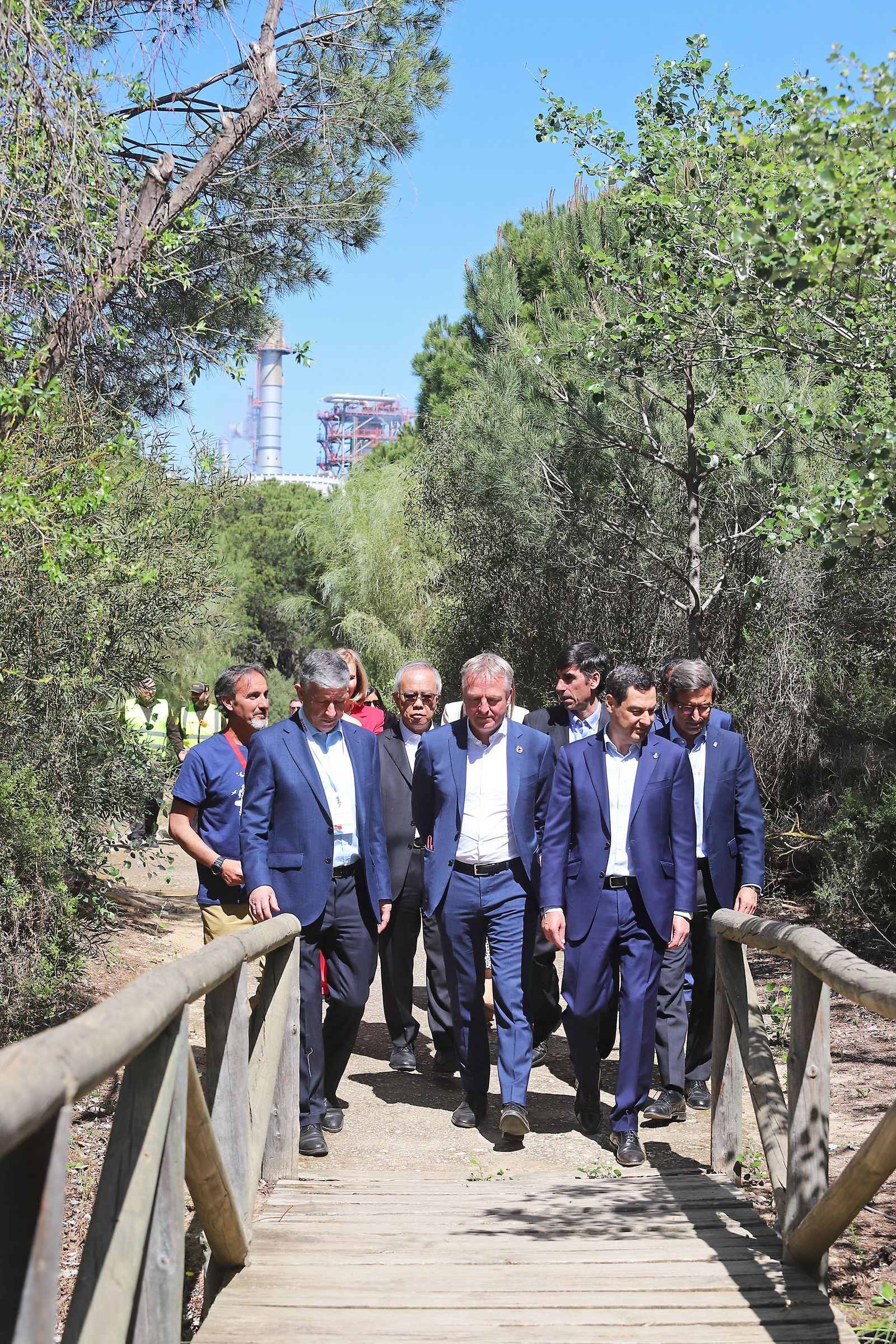 El presidente de la Junta de Andalucía Juanma Moreno visita la Laguna Primera de Palos (Huelva)