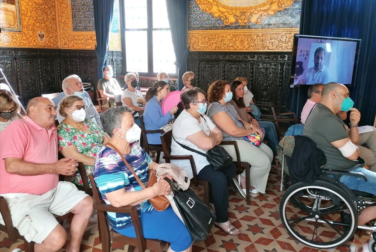 Vecinos de la calle Hortensia, en el salón de plenos de Algeciras