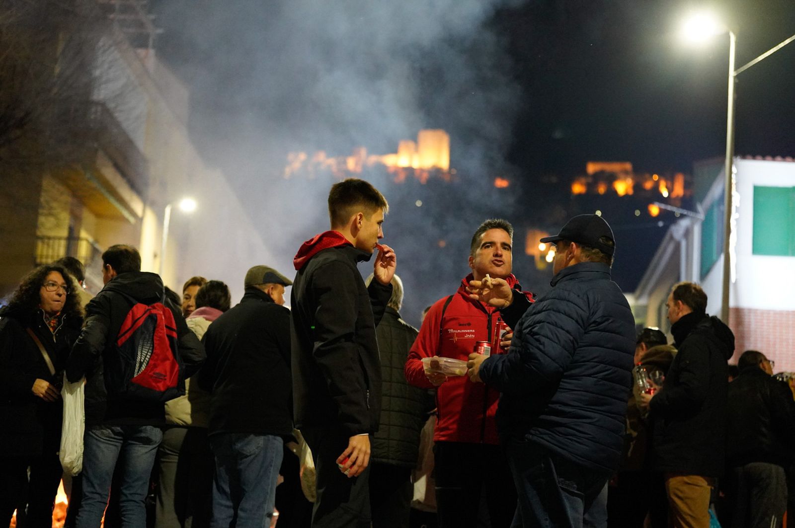 Jaén brilla y disfruta al fuego de las lumbres de San Antón