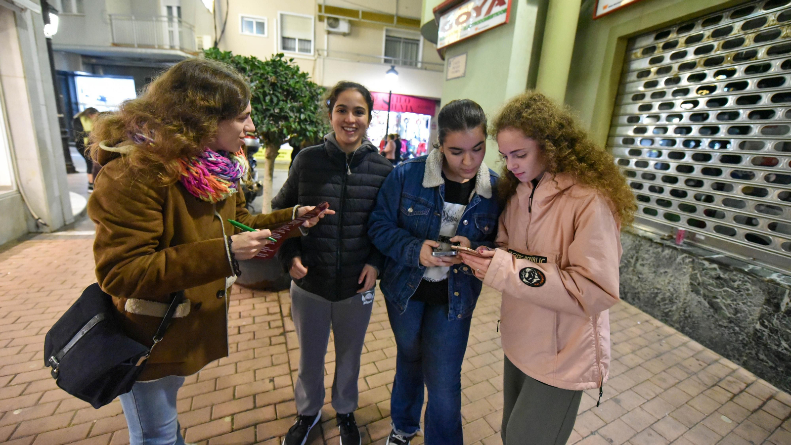 La yincana solidaria 'A por el gordo' en La Línea, en imágenes