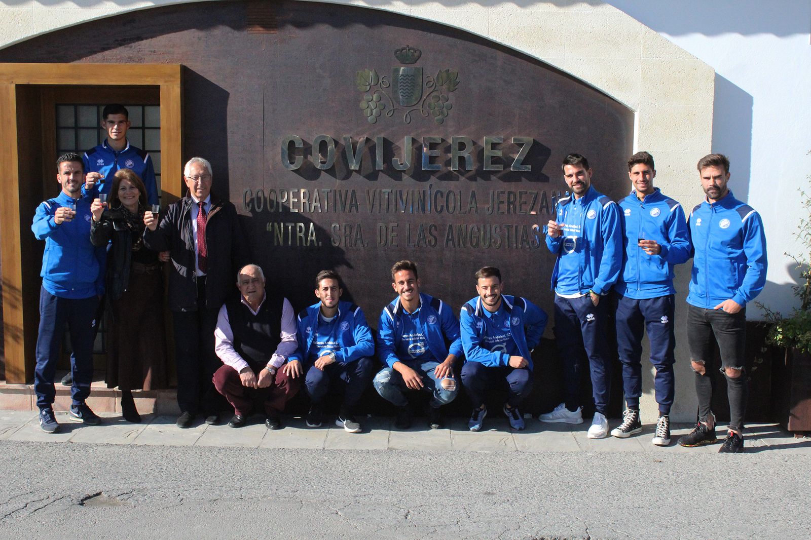 El Xerez DFC brindó en Covijerez  para desear un feliz 2020 y el domingo al mediodía intentará brindar un triunfo a su afición.