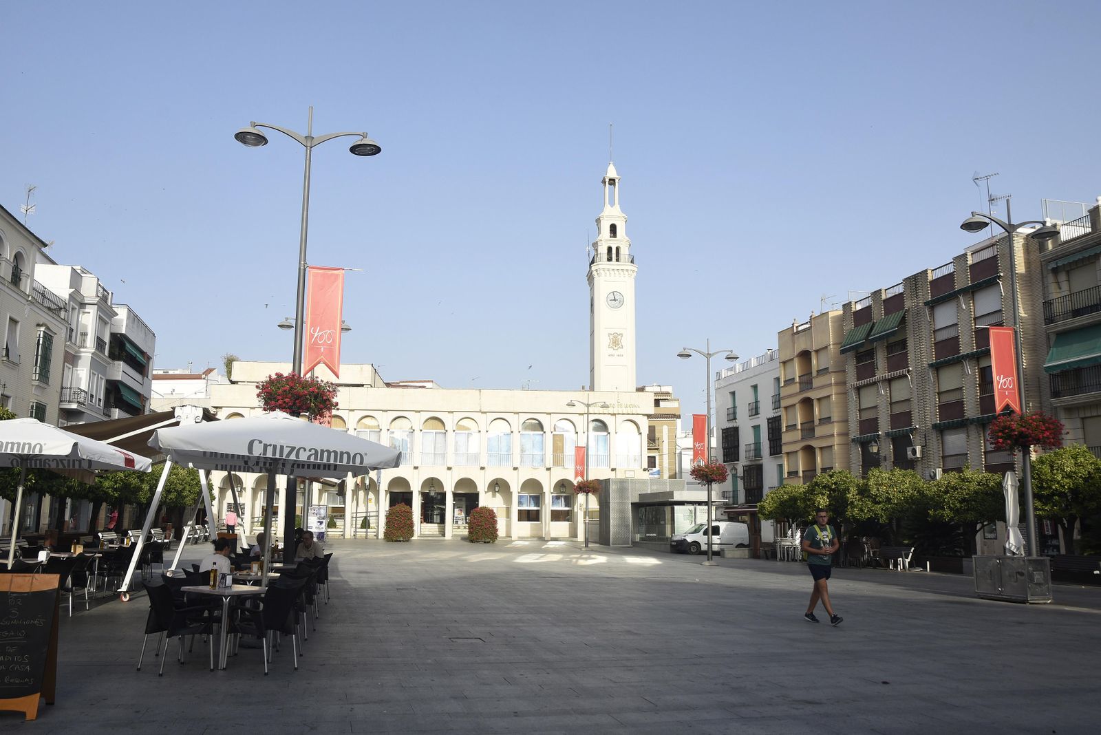Vista del Ayuntamiento de Lucena desde la plaza Nueva.