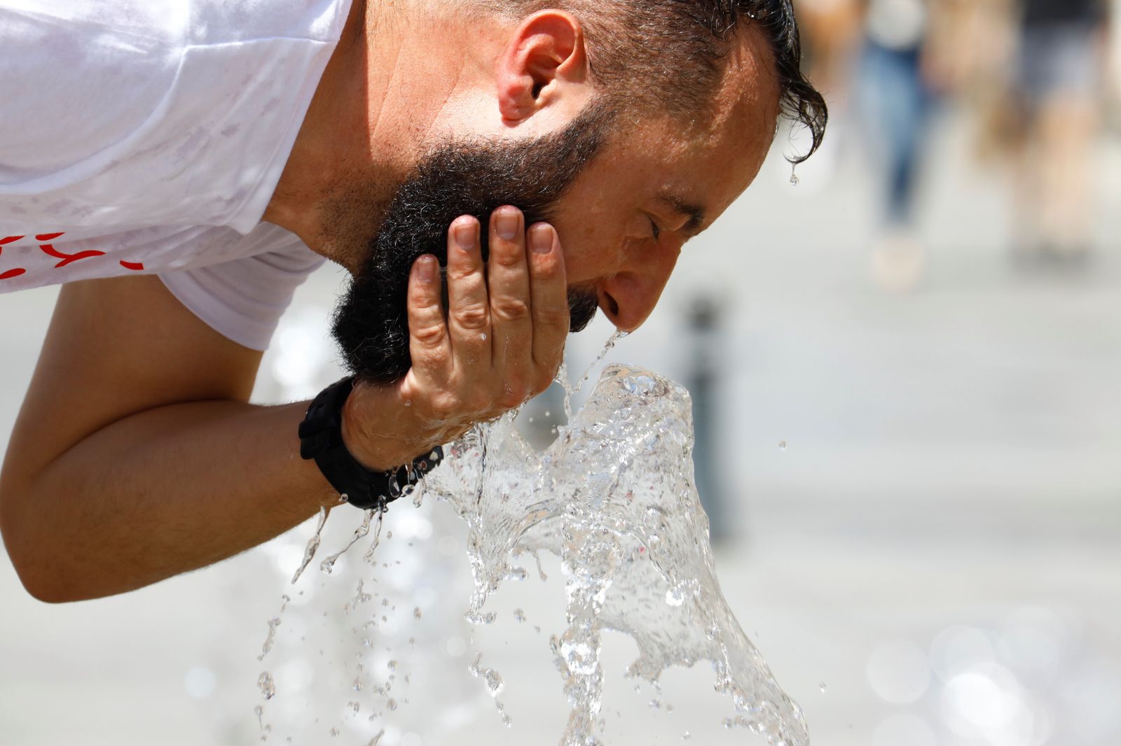Las imágenes de otra jornada por encima de los 40 grados en Córdoba
