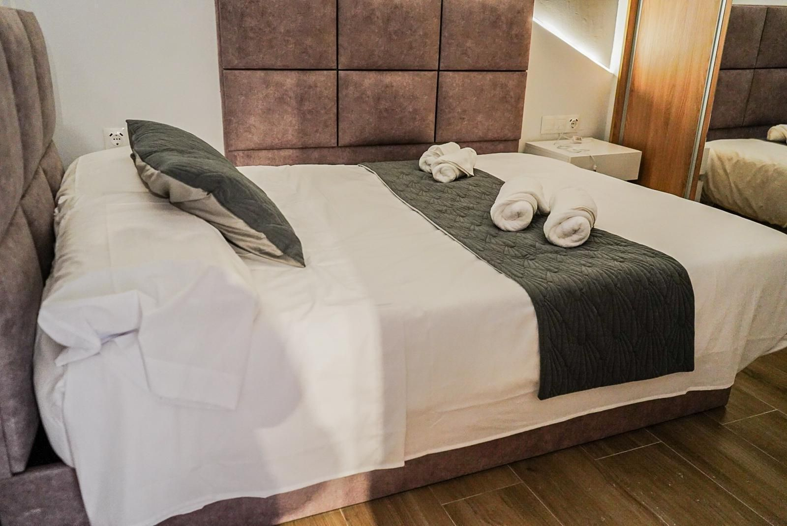 Descubre el interior del hotel impulsado por una Inteligencia Artificial en Granada: todas las imágenes