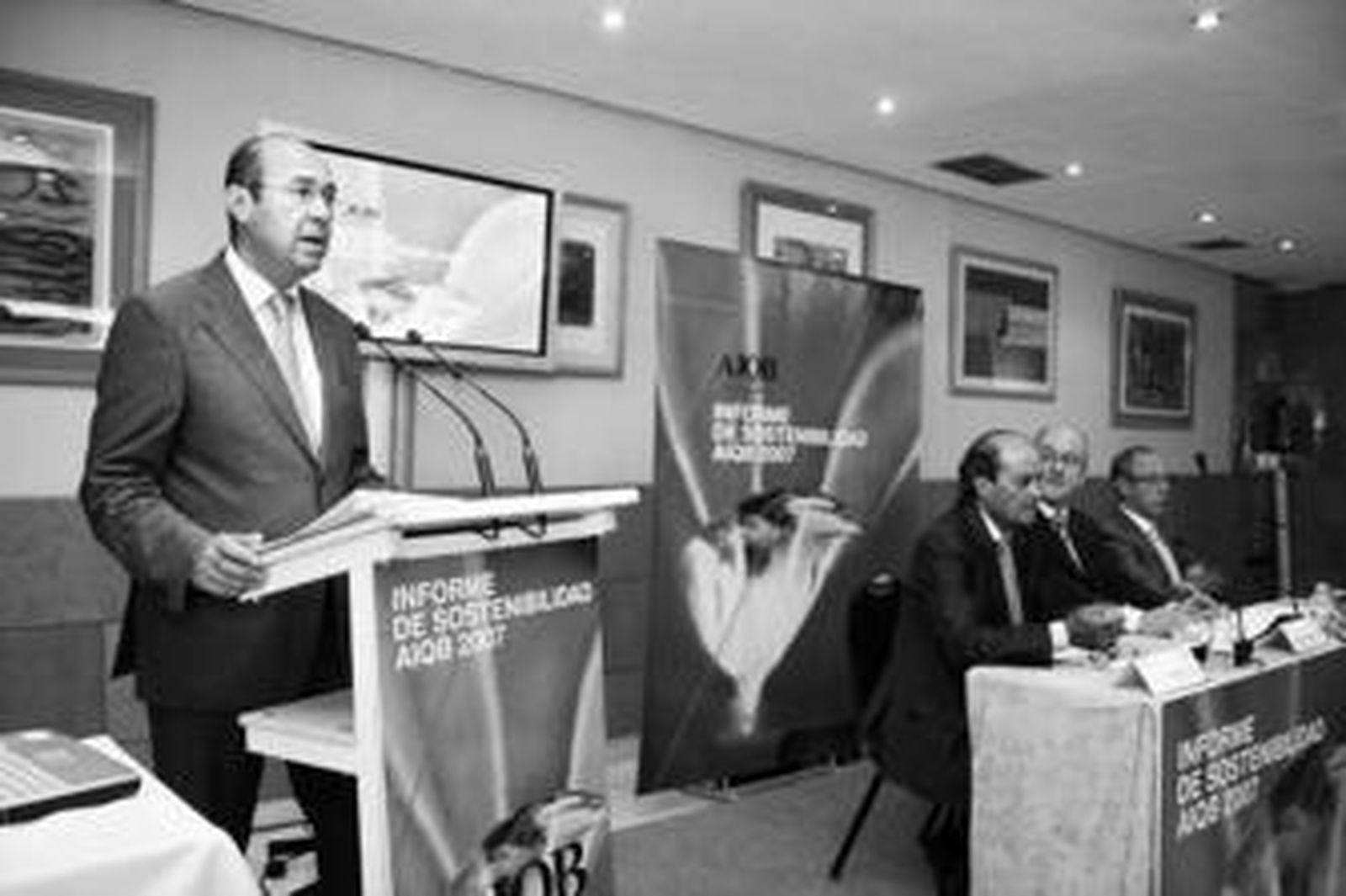 El director del Informe de Sostenibilidad AIQB, Francisco Ferraro, durante la presentación del estudio.