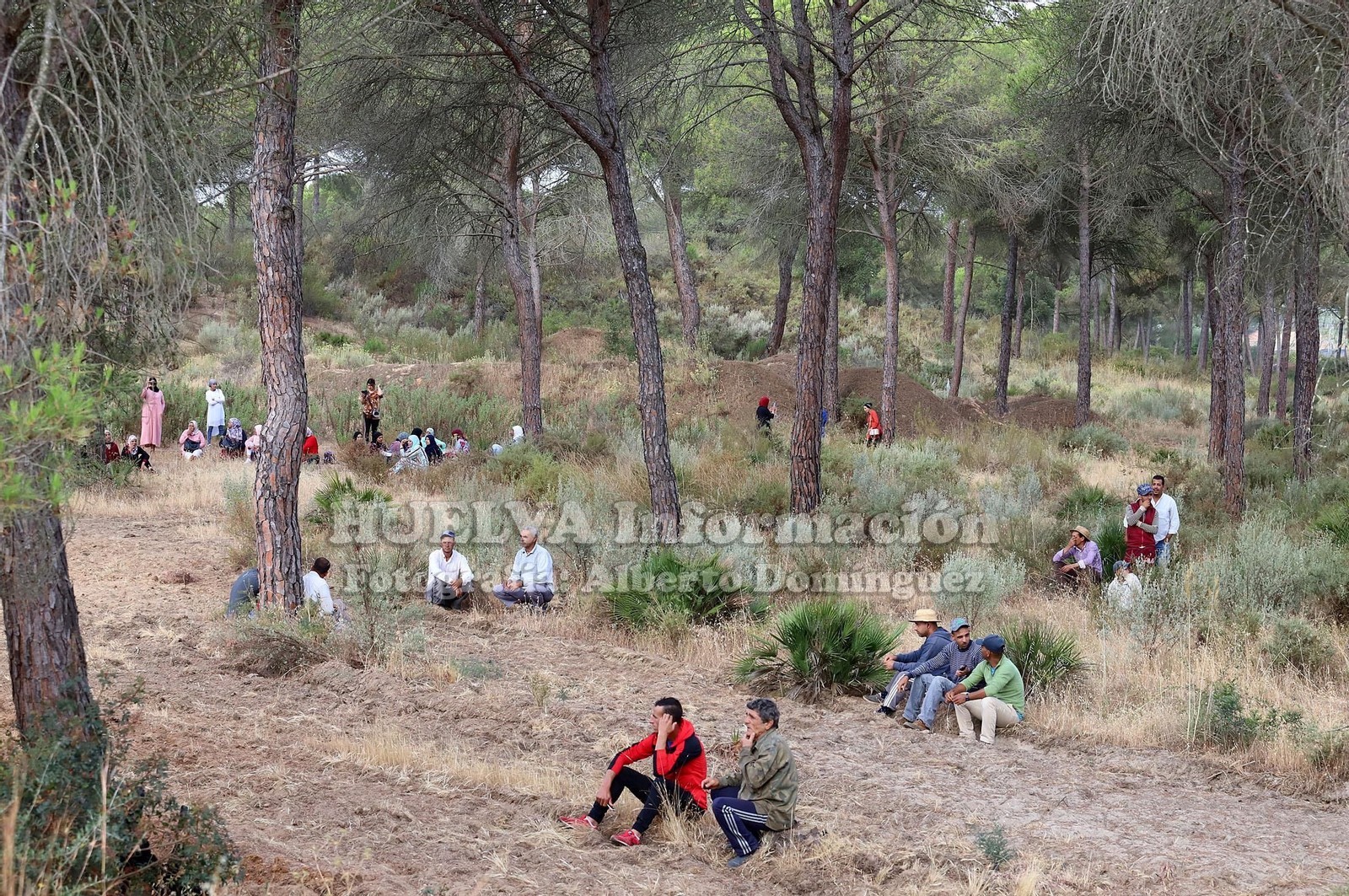 Imágenes de la movilización en Lucena para impedir el cierre de pozos