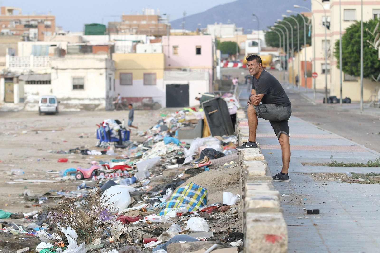 Las imágenes de la basura producida por el mercadillo de El Puche