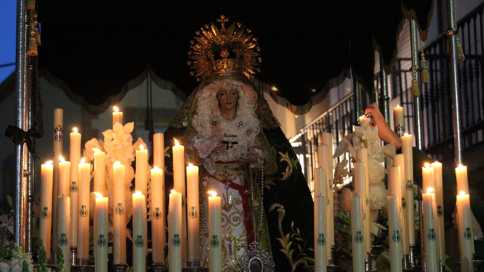 Virgen de los Perdones ayer por las calles de Vera.