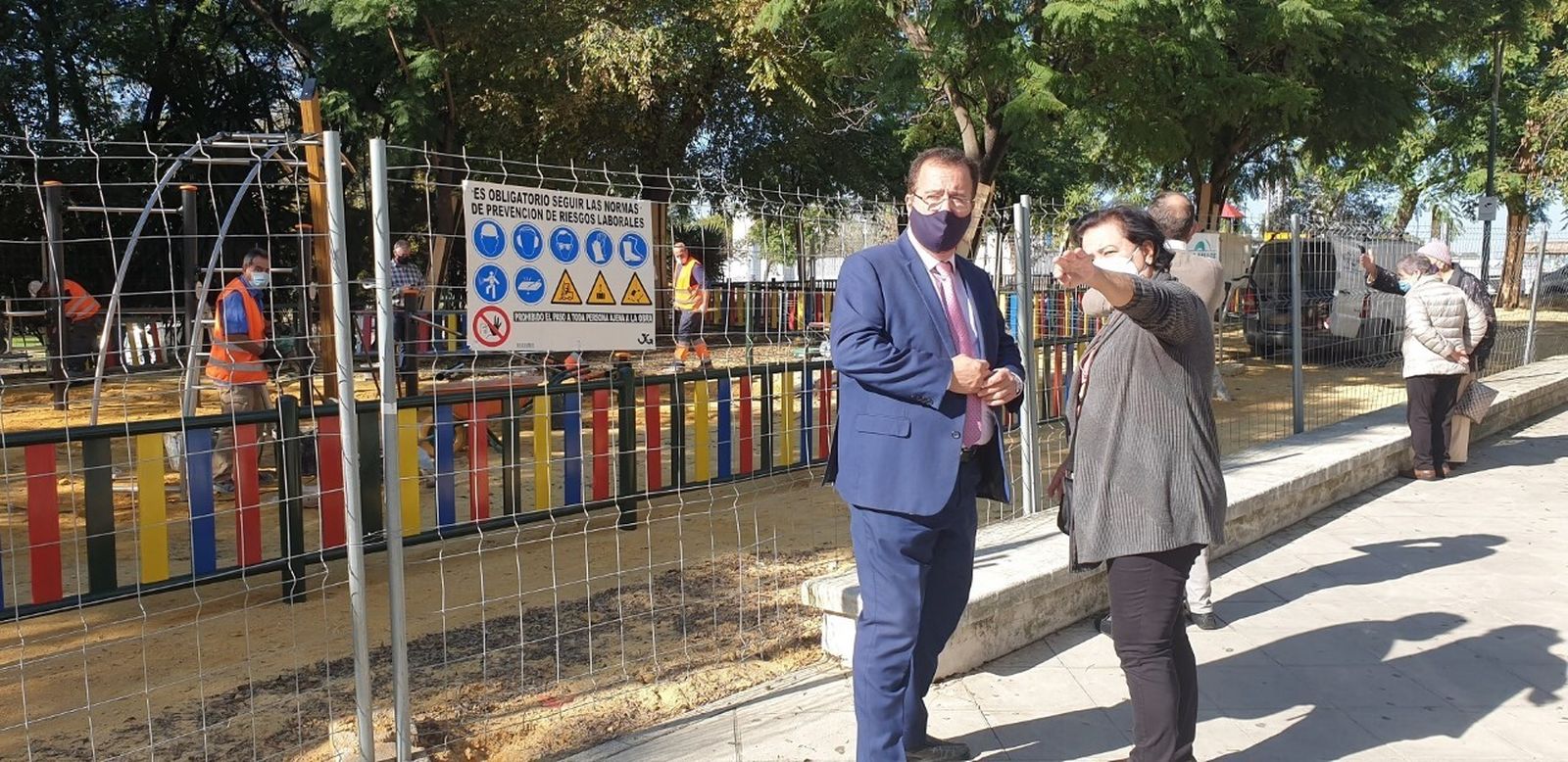 Juan Carlos Cabrera y Dolores Dávila en la presentación de los trabajos.
