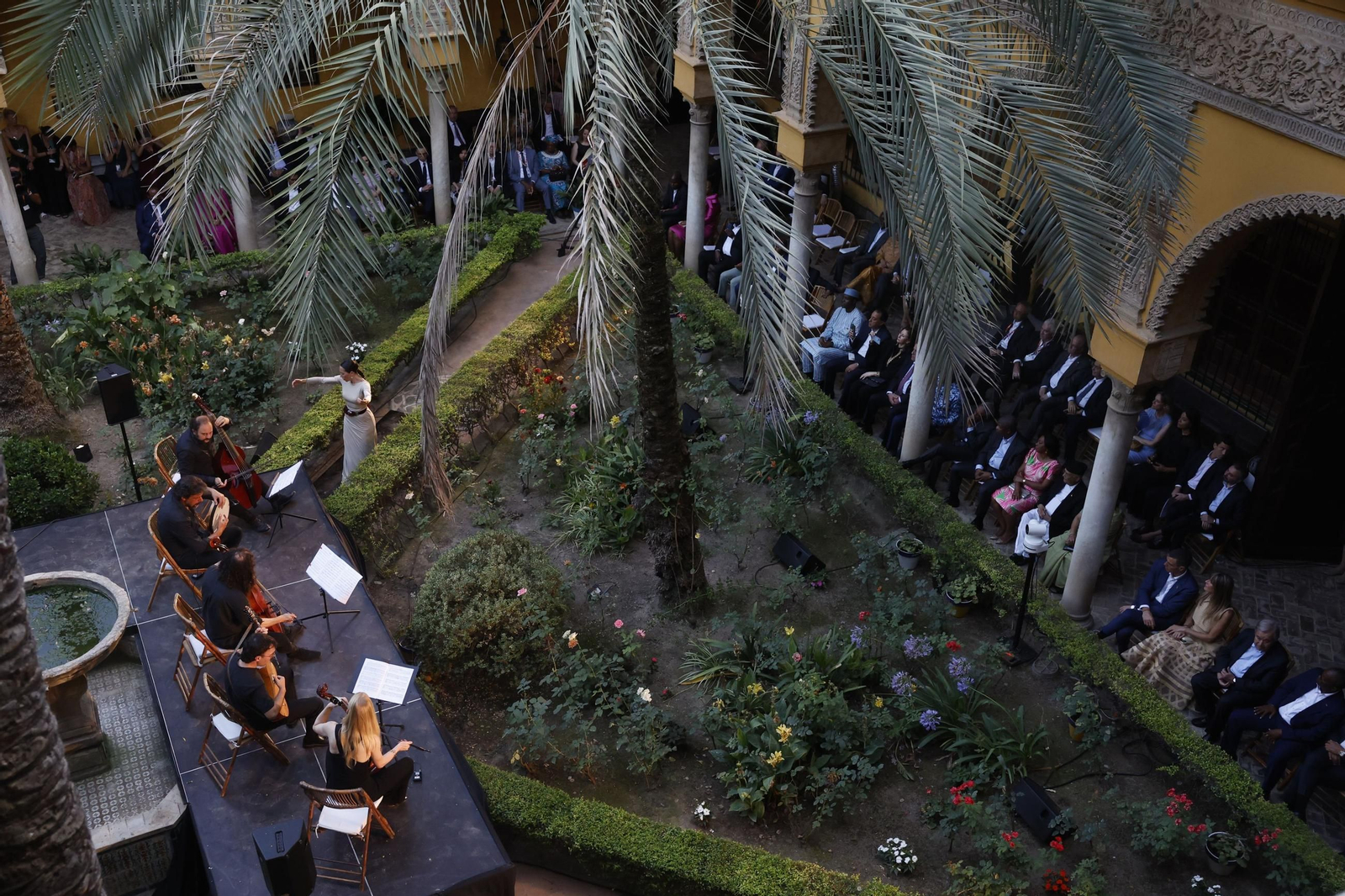 Las fotos de la cena de la cumbre de la ONU en el Palacio de las Dueñas de Sevilla