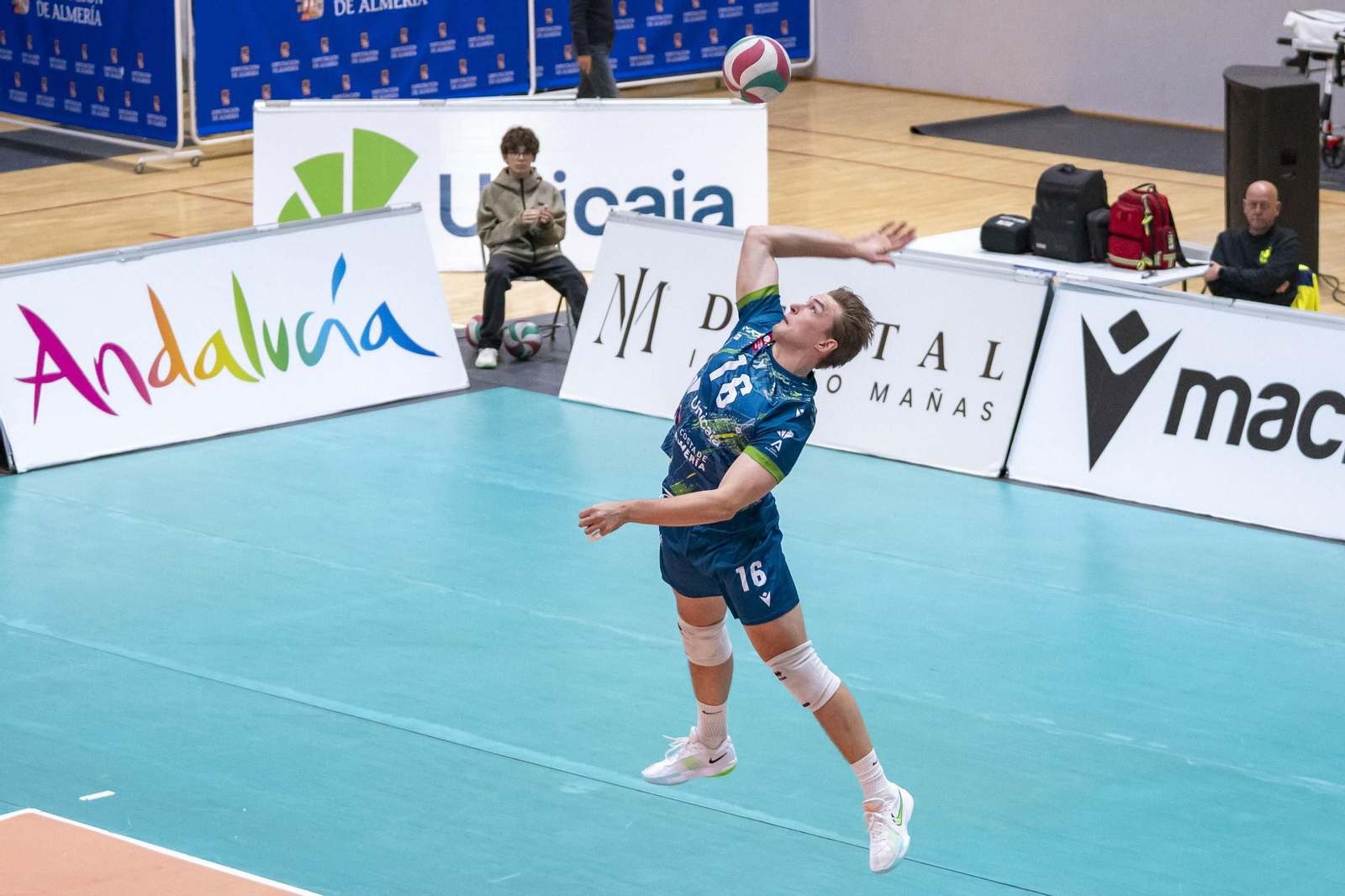 Las imágenes del partido de Superliga entre Unicaja Costa de Almería y Instercap Asisa Tarragona