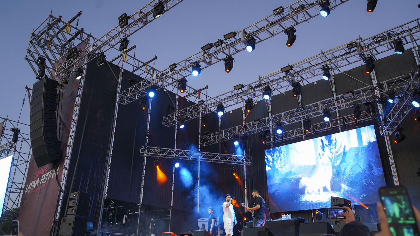 Los espectadores inmortalizaron con sus móviles las múltiples actuaciones de la jornada