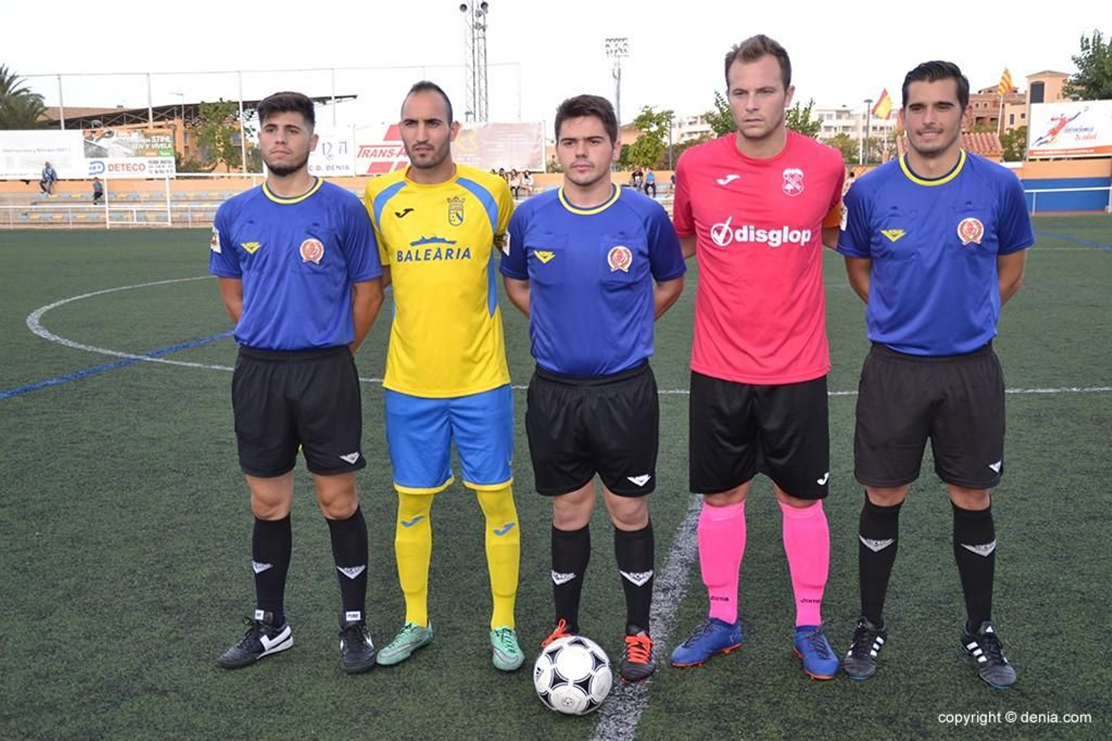 José Martínez, en el centro, antes de un encuentro