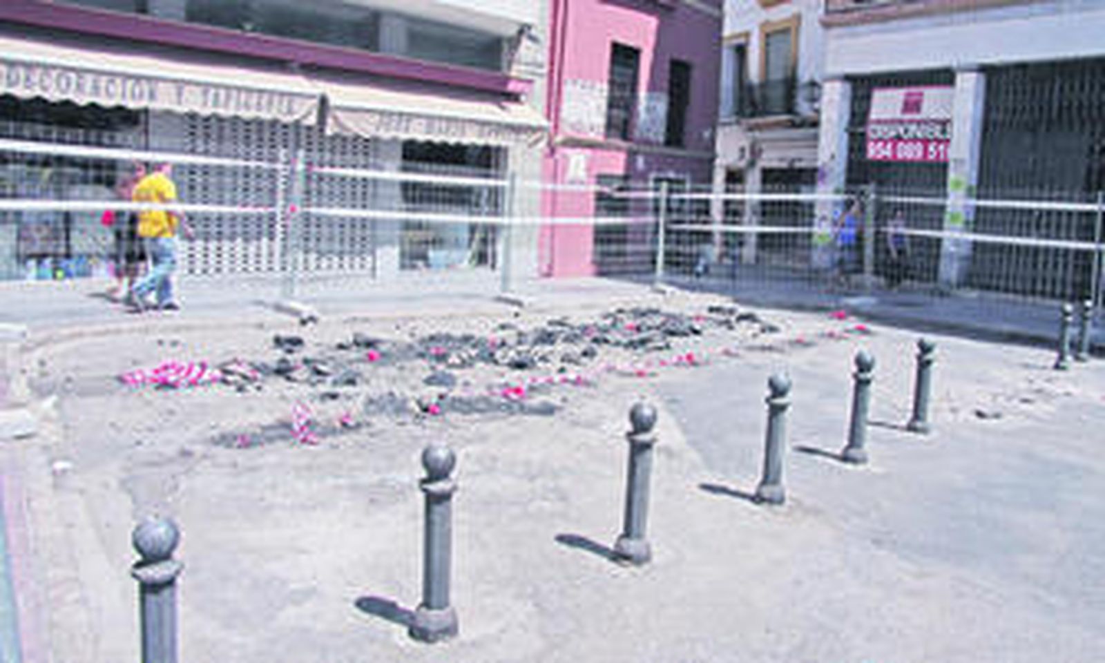 Los restos de la estación de Sevici en la Plaza de la Encarnación junto a la calle Regina.