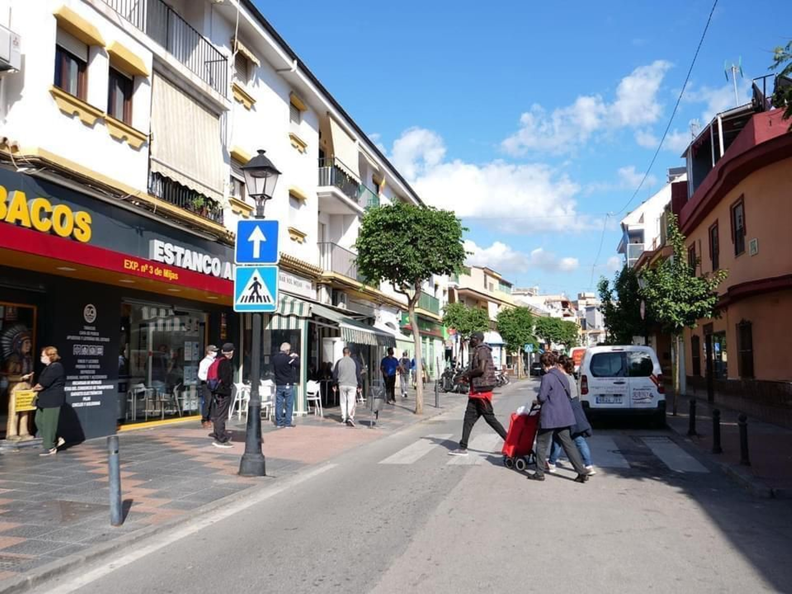 Vista de calle La Unión, que comparten los municipios de Mijas y Fuengirola.