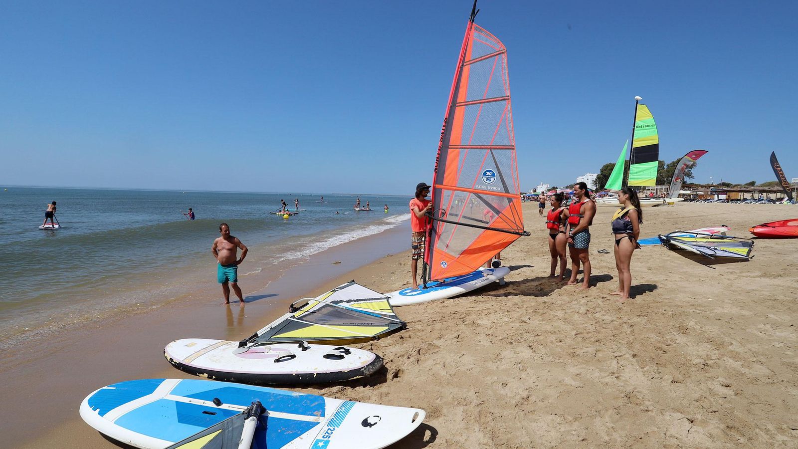 La Escuela de Vela Windzone, en Isla Cristina.