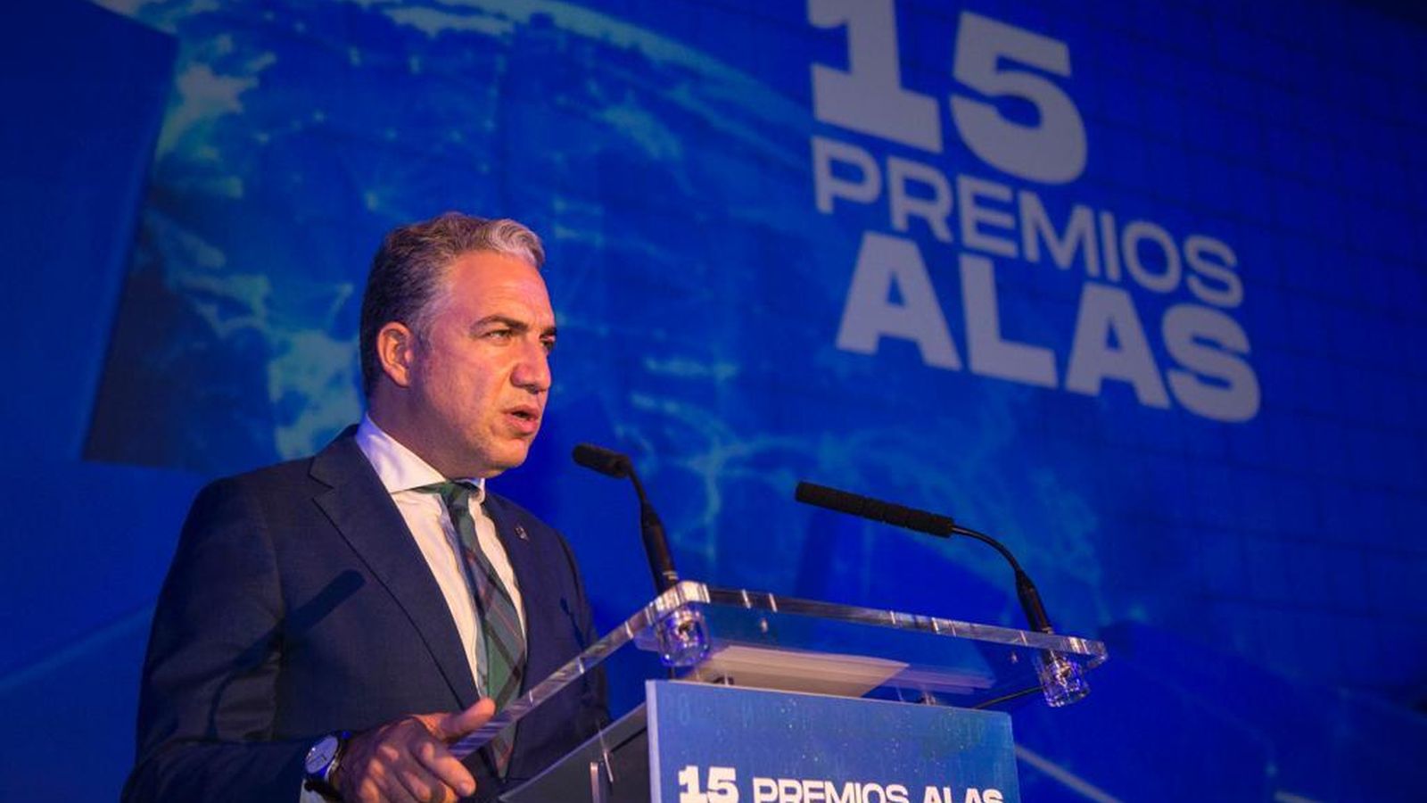 “El sector exportador andaluz es un ejemplo de fortaleza y liderazgo que no para de crecer, incluso en los momentos más duros, y vuelve a ejercer de motor de la economía en tiempos de crisis”. Así de contundente se mostró ayer el consejero de la Presidencia, Administración Pública en Interior, Elías Bendodo