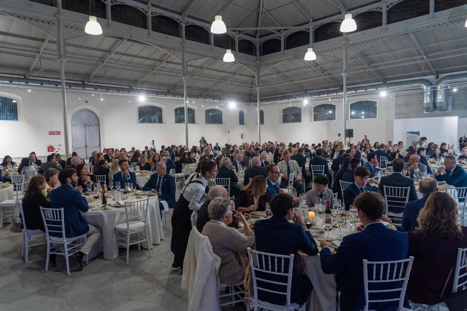 Imágenes de los invitados a la gala de los  37 premios Onubenses del Año