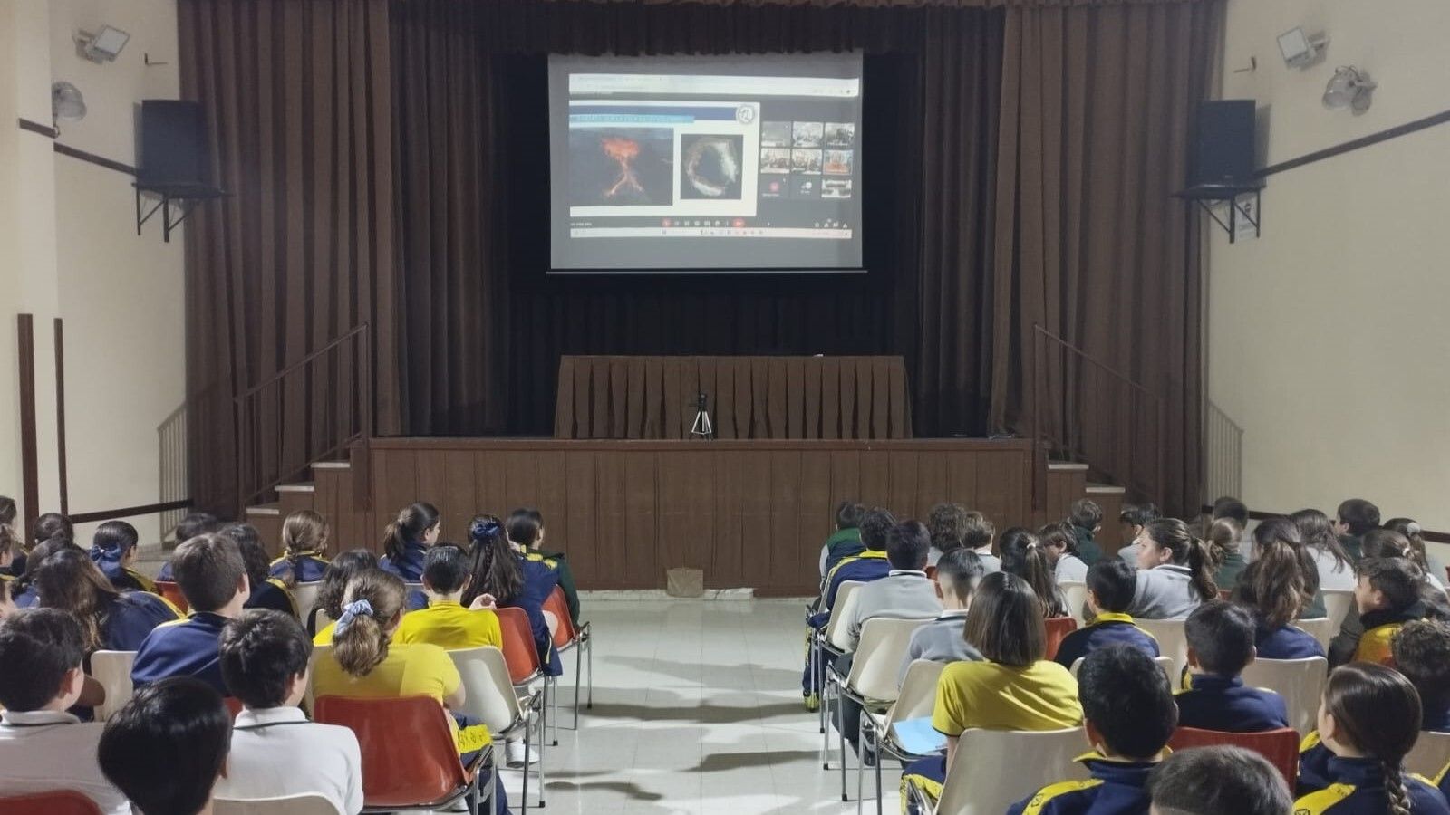 Alumnos del Liceo de San Fernando contactan con la Base Antártica Española.