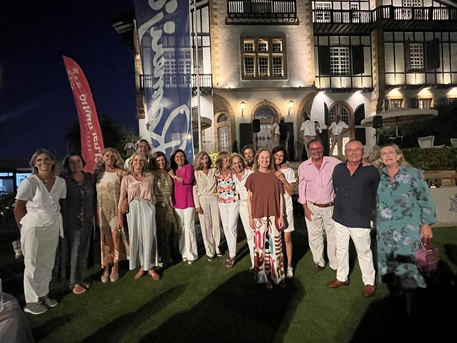 Zenaida Pablo-Romero, Carla López de Carrizosa, Montse Gutiérrez-Trueba, Rocío Medina, Fernando Guilloto, Almudena Domecq, Pepa Garrucho, Reyes Pacheco, Chiqui Pazos, Tere Martín, Mercedes López de Carrizosa , Mónica Basa, Alfonso Pérez Barbadillo y María José Osborne.