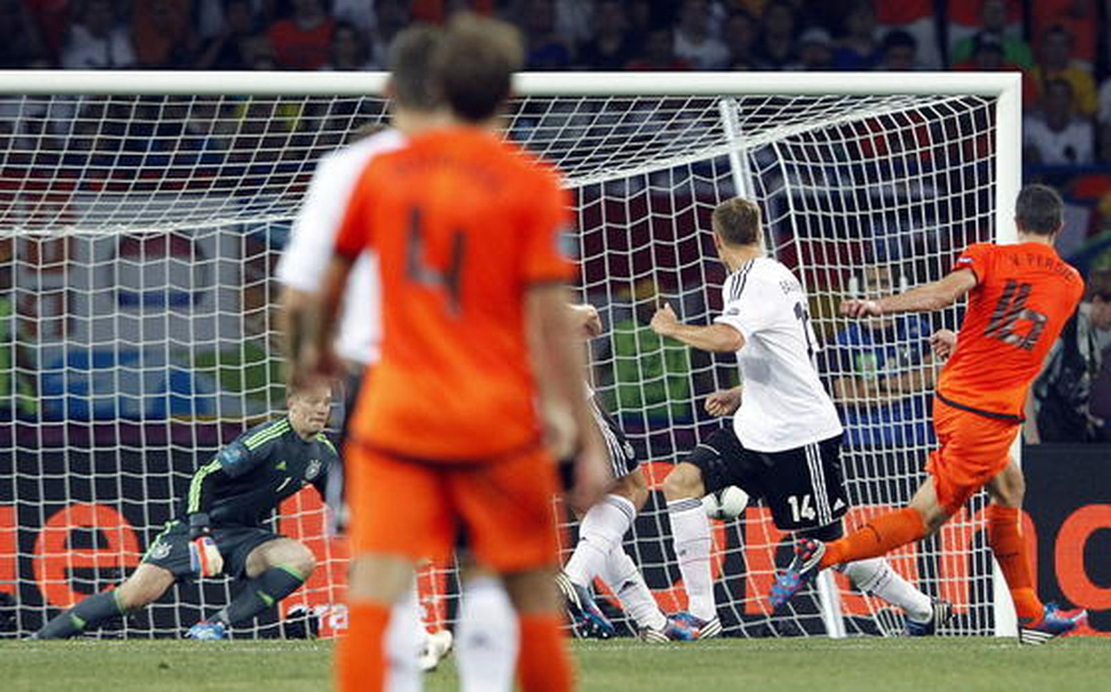 Alemania da un golpe en la mesa al vencer 1-2 a Holanda.

Foto: EFE