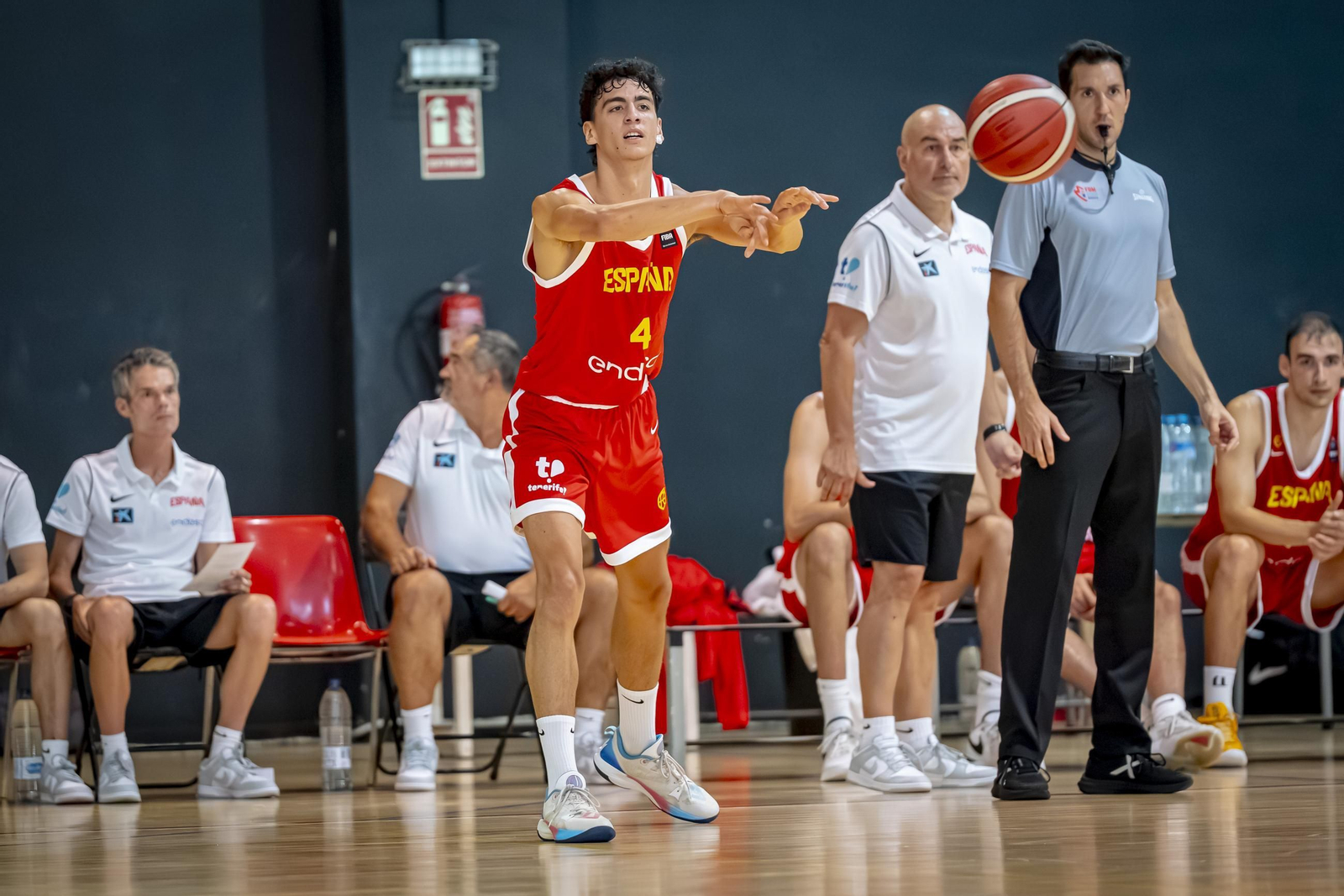 España B, con Álvaro Folgueiras, derrota a Costa de Marfil antes de venir a Málaga