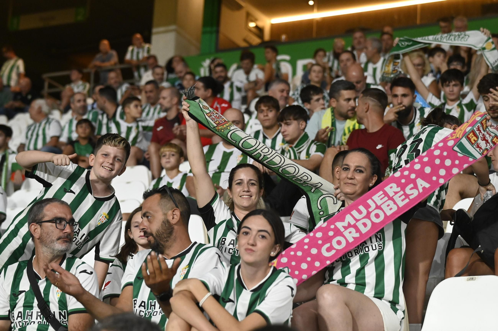 Las mejores fotos del ambiente en El Arcángel para el Córdoba CF - Racing de Santander