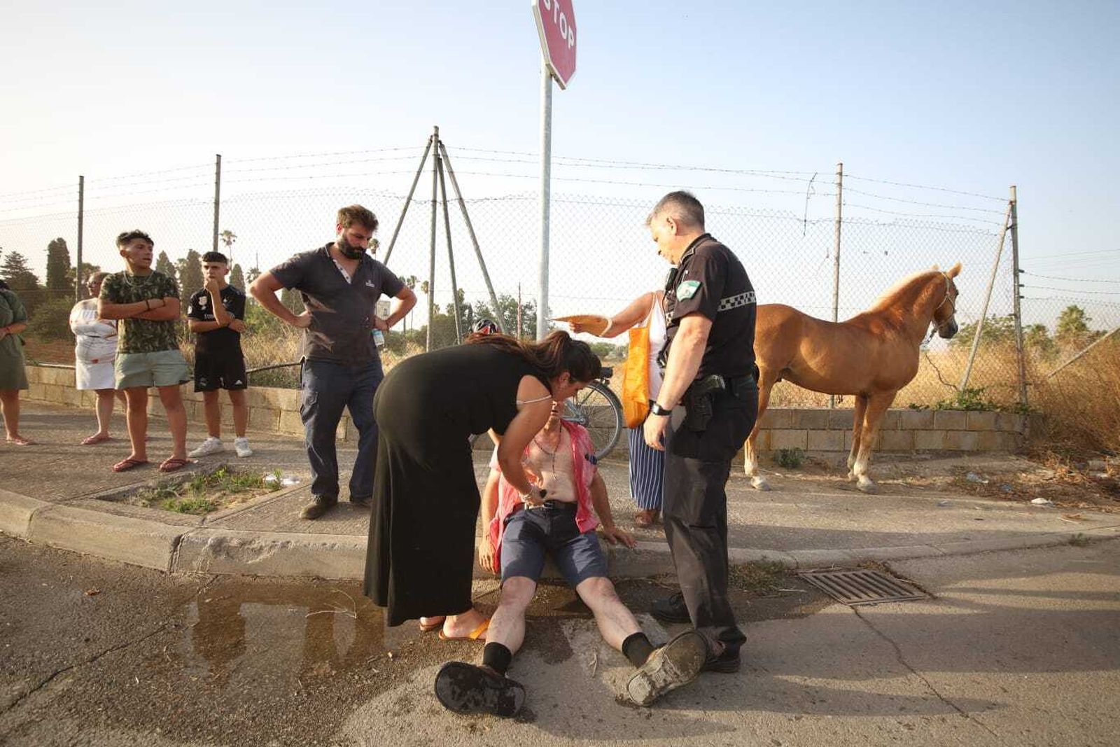 Incendio en Jerez: desalojos por precaución en el Serrallo y La Teja