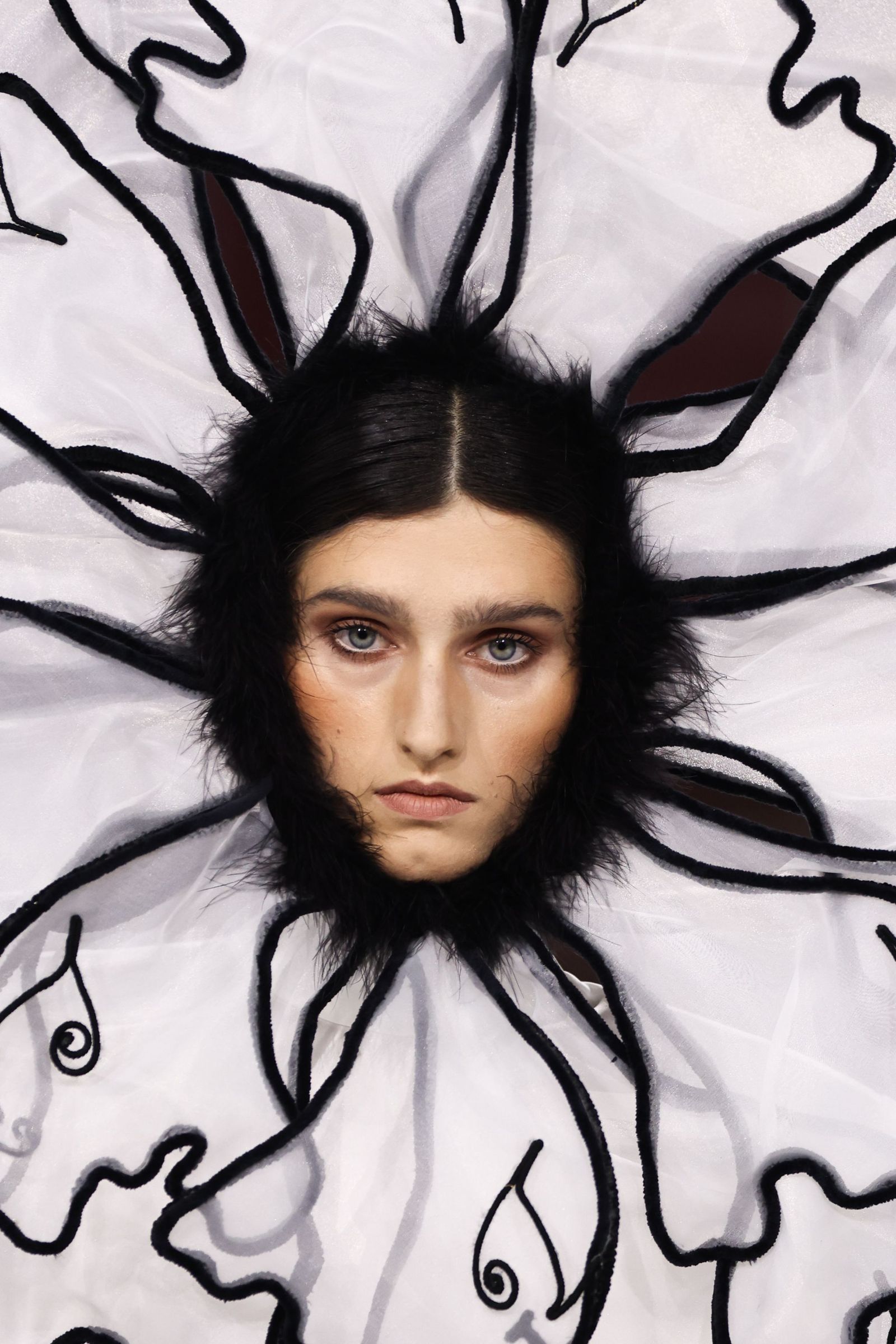 El desfile de la colección 'Fieras' de Juana Martín en París, en imágenes