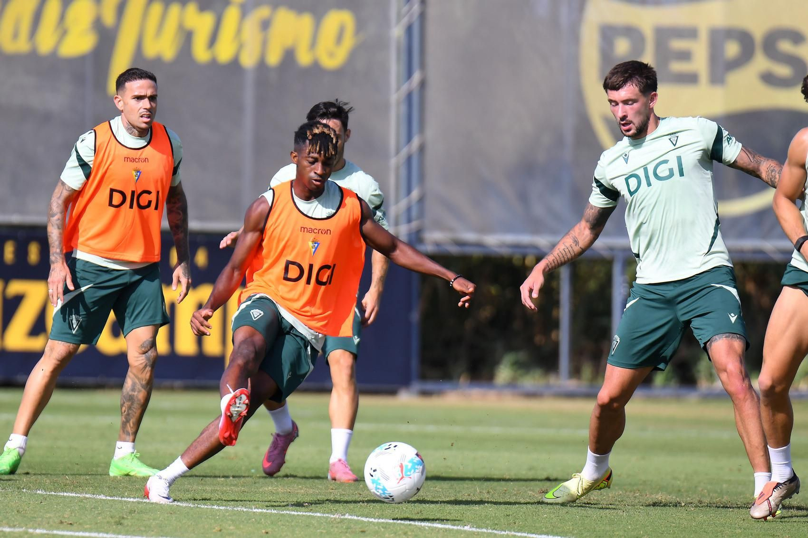 Un entrenamiento del Cádiz.
