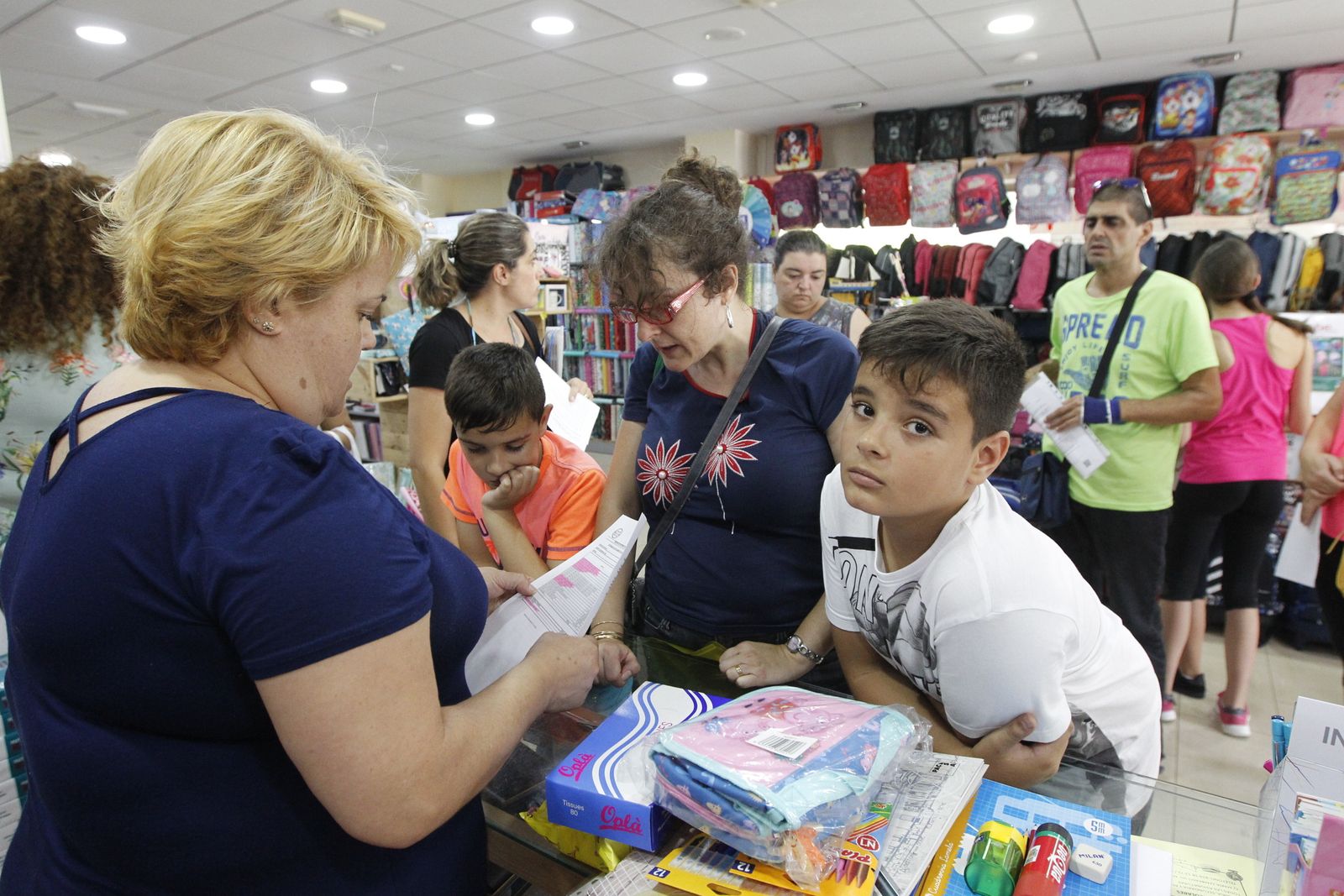 Fotogalería entrega cheque escolar 2019-2020