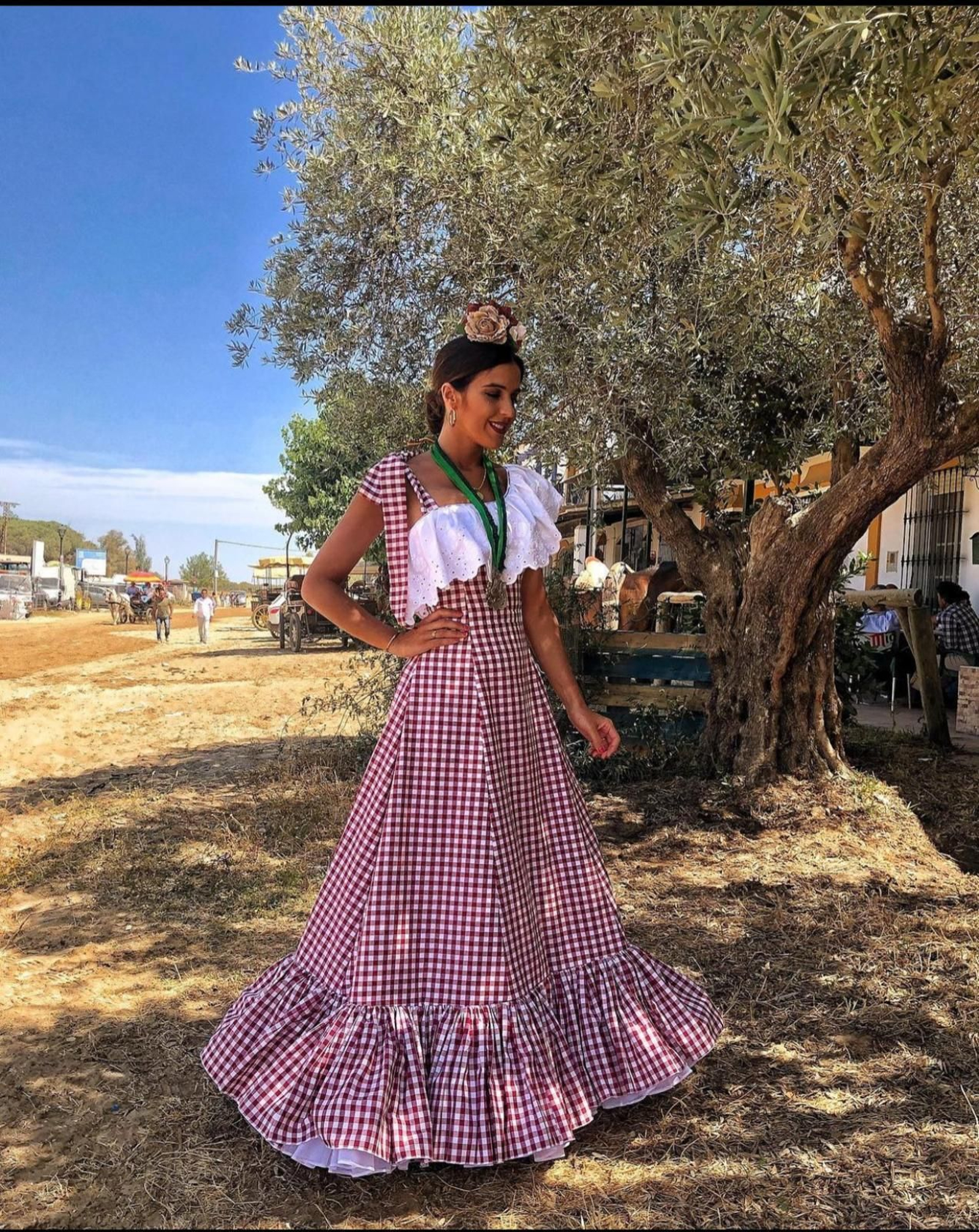 Macarena Silva vestida de flamenca en el Rocío.