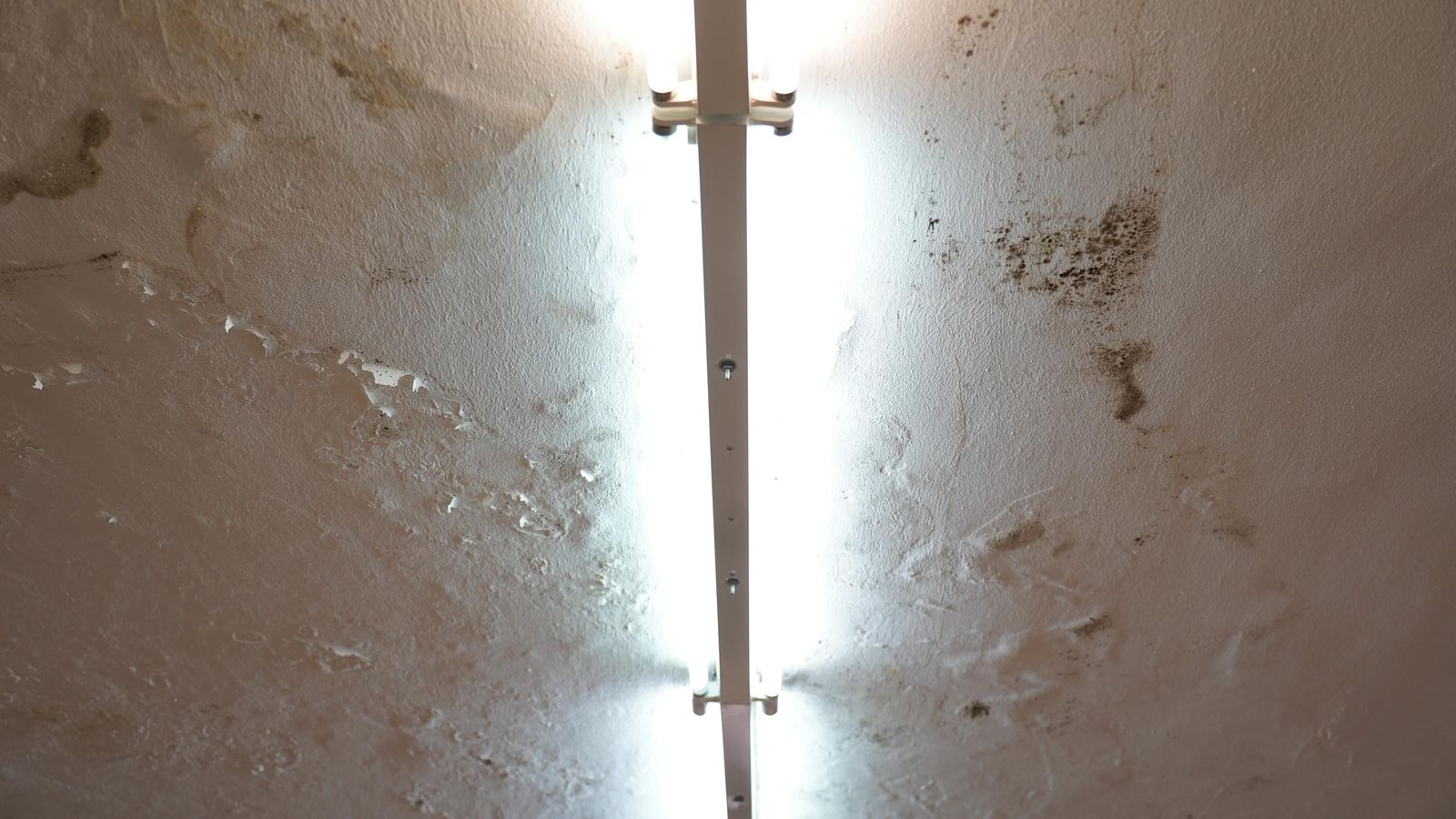 Así es la dejadez en el Centro Cívico de la reconquista.