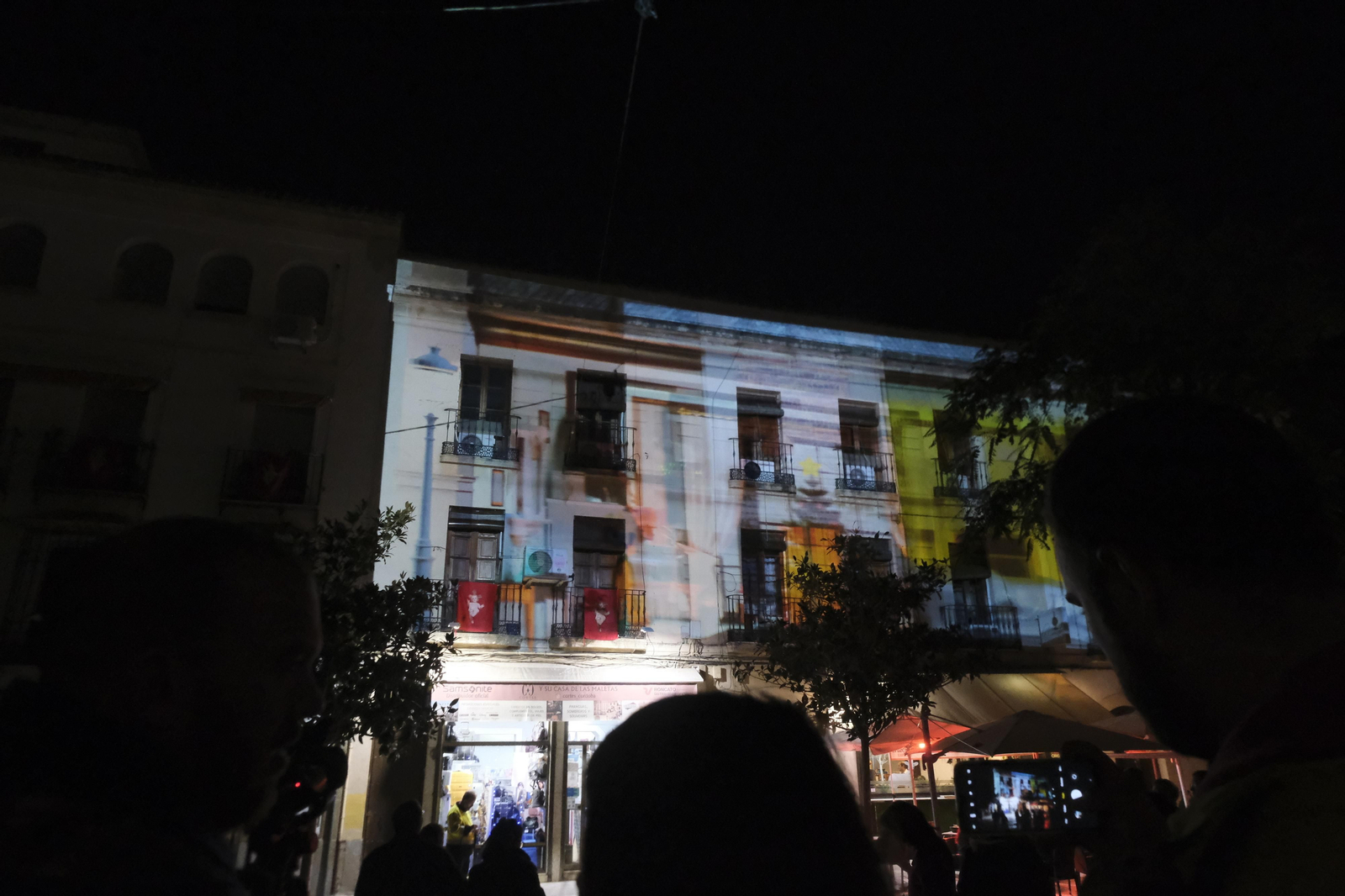 El vídeo 'mapping' de la Navidad en Córdoba ya luce en Capitulares, en imágenes