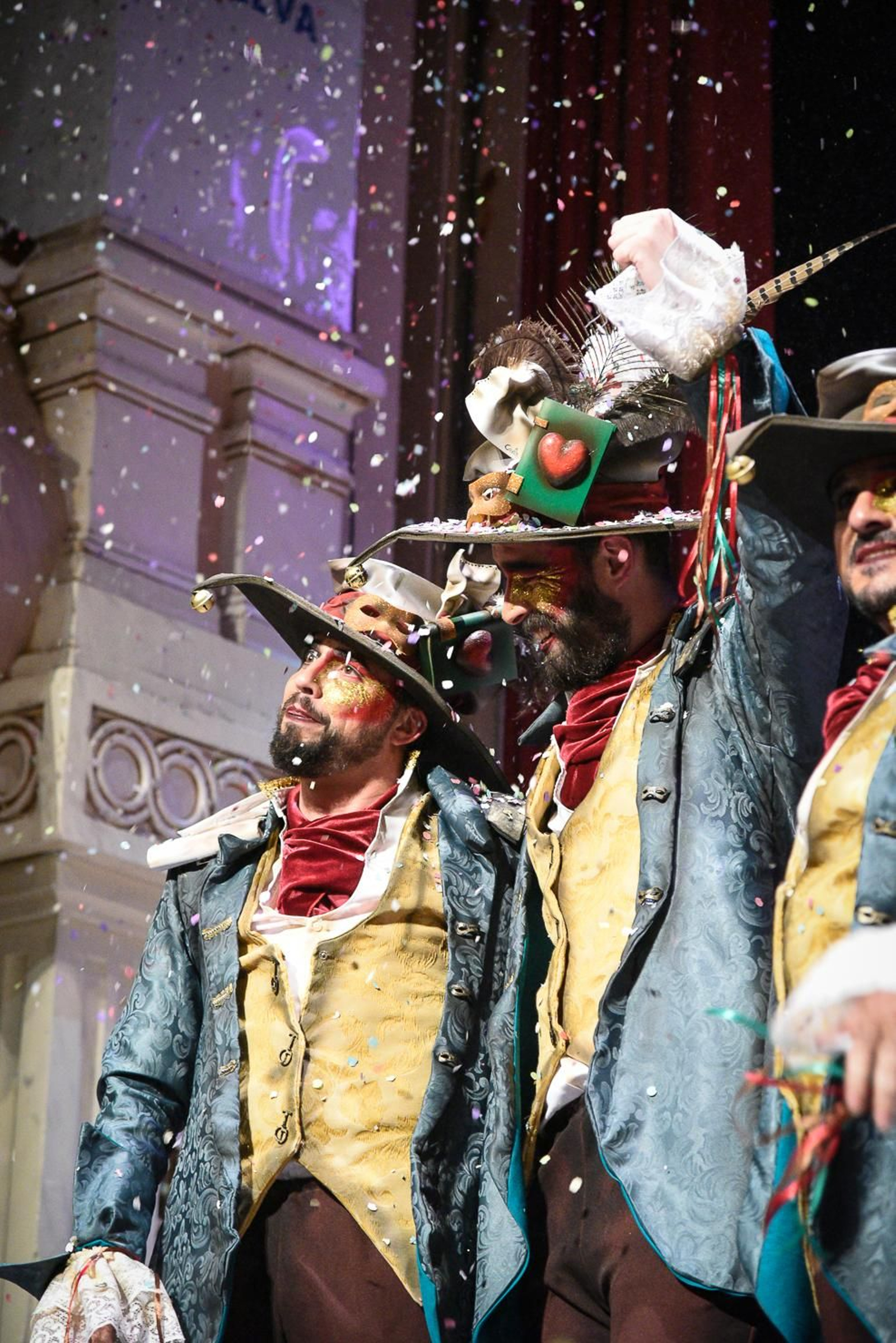 Imágenes de la comparsa El trovador (Final del Carnaval Colombino de Huelva)