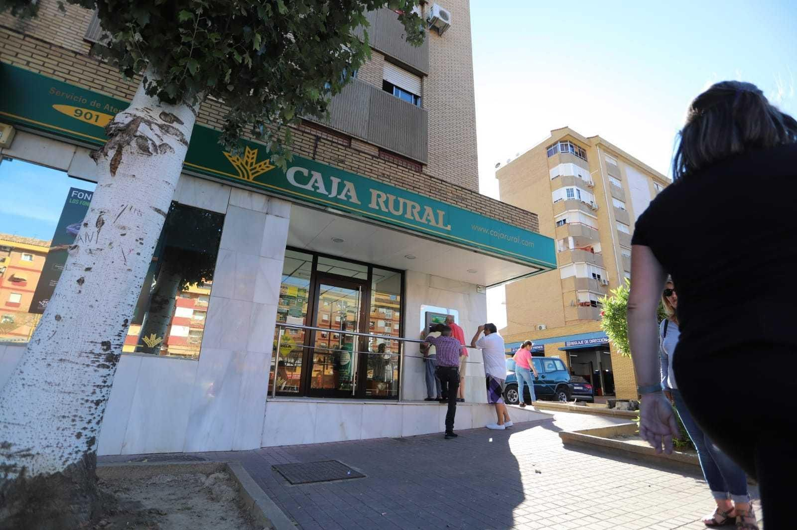 Una de las oficinas de Caja Rural en Huelva.