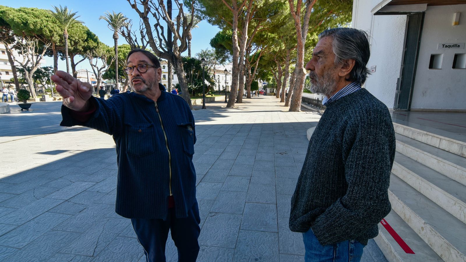 Luto por el asesinato machista de María Isabel en San Roque