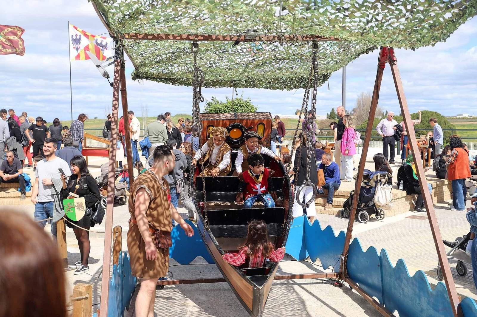 Imágenes del gran ambiente en la Feria Medieval de Palos de la Frontera, Huelva