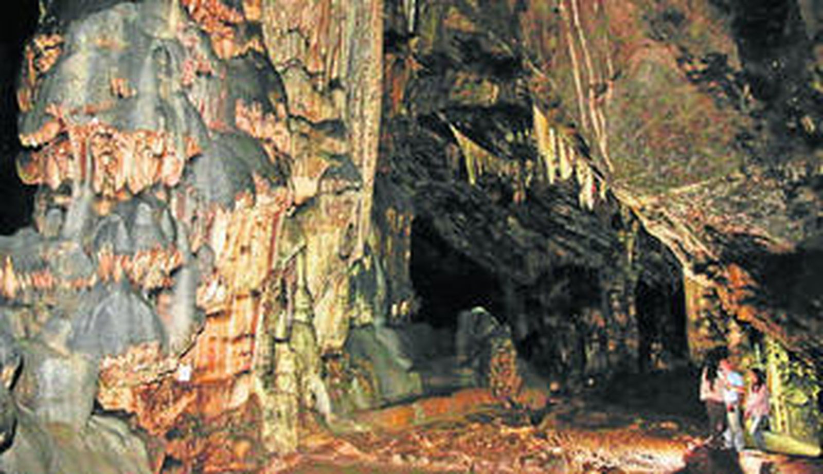 El interior de la cueva de Ardales.
